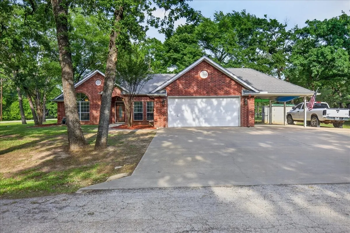 Single Family Residence For Sale in Henderson County , 4 Huckleberry Lane, Star Harbor, Texas 75148, 3 Bedroom, 2 Bathroom, 2 Garage spaces, 1,613 Sqft, built in 2005, mls#21264321, Real Estate Agent in Star Harbor, Homes For Sale in Henderson county, Homes For Sale in Star Harbor, Realtor in Star Harbor Texas, Real Estate Brokerage Independent Realty Texas, Luminita Cordes Realtor