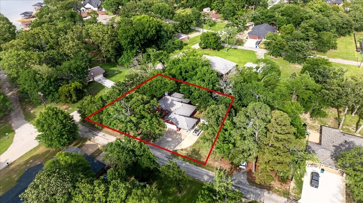Single Family Residence For Sale in Henderson County , 4 Huckleberry Lane, Star Harbor, Texas 75148, 3 Bedroom, 2 Bathroom, 2 Garage spaces, 1,613 Sqft, built in 2005, mls#21264321, Real Estate Agent in Star Harbor, Homes For Sale in Henderson county, Homes For Sale in Star Harbor, Realtor in Star Harbor Texas, Real Estate Brokerage Independent Realty Texas, Luminita Cordes Realtor