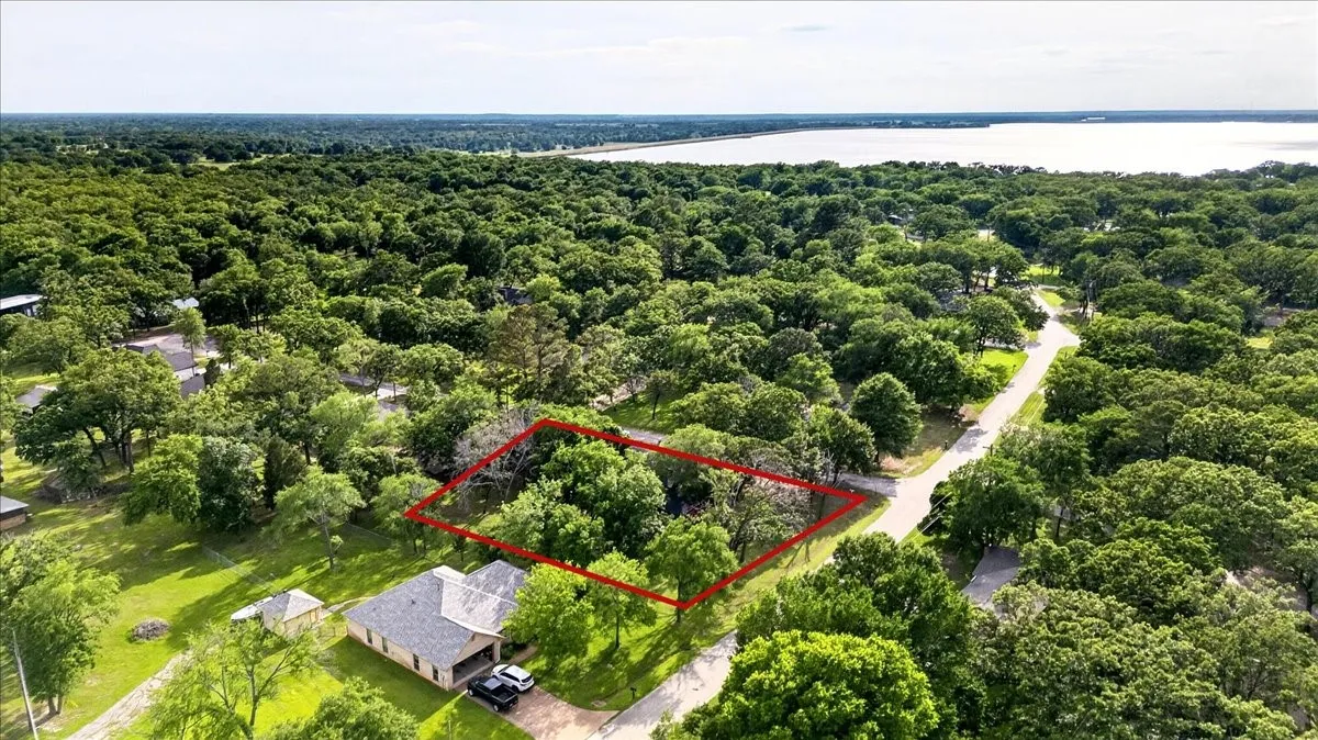 Single Family Residence For Sale in Henderson County , 4 Huckleberry Lane, Star Harbor, Texas 75148, 3 Bedroom, 2 Bathroom, 2 Garage spaces, 1,613 Sqft, built in 2005, mls#21264321, Real Estate Agent in Star Harbor, Homes For Sale in Henderson county, Homes For Sale in Star Harbor, Realtor in Star Harbor Texas, Real Estate Brokerage Independent Realty Texas, Luminita Cordes Realtor
