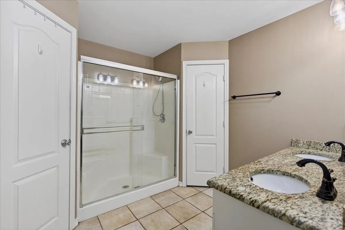 Single Family Residence For Sale in Henderson County , 4 Huckleberry Lane, Star Harbor, Texas 75148, 3 Bedroom, 2 Bathroom, 2 Garage spaces, 1,613 Sqft, built in 2005, mls#21264321, Real Estate Agent in Star Harbor, Homes For Sale in Henderson county, Homes For Sale in Star Harbor, Realtor in Star Harbor Texas, Real Estate Brokerage Independent Realty Texas, Luminita Cordes Realtor