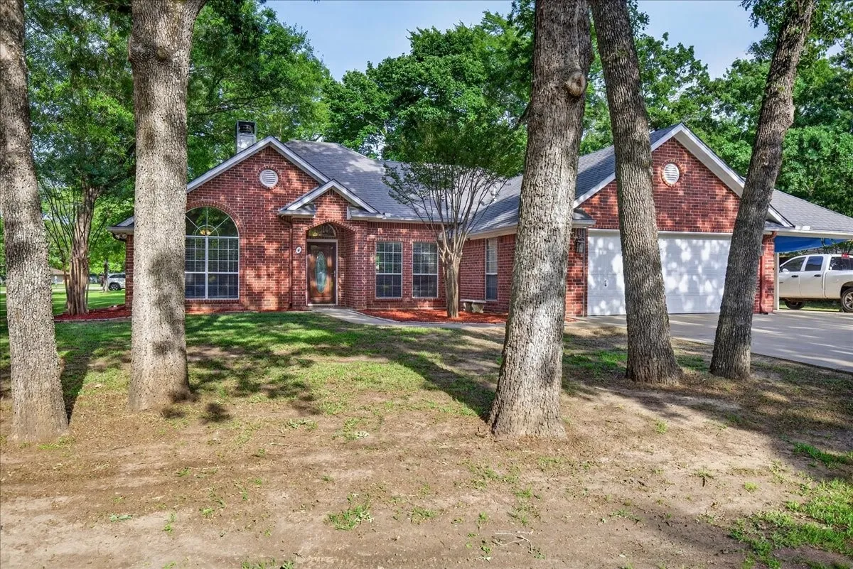 Single Family Residence For Sale in Henderson County , 4 Huckleberry Lane, Star Harbor, Texas 75148, 3 Bedroom, 2 Bathroom, 2 Garage spaces, 1,613 Sqft, built in 2005, mls#21264321, Real Estate Agent in Star Harbor, Homes For Sale in Henderson county, Homes For Sale in Star Harbor, Realtor in Star Harbor Texas, Real Estate Brokerage Independent Realty Texas, Luminita Cordes Realtor