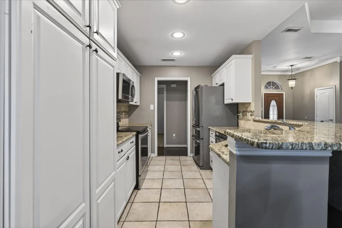 Single Family Residence For Sale in Henderson County , 4 Huckleberry Lane, Star Harbor, Texas 75148, 3 Bedroom, 2 Bathroom, 2 Garage spaces, 1,613 Sqft, built in 2005, mls#21264321, Real Estate Agent in Star Harbor, Homes For Sale in Henderson county, Homes For Sale in Star Harbor, Realtor in Star Harbor Texas, Real Estate Brokerage Independent Realty Texas, Luminita Cordes Realtor