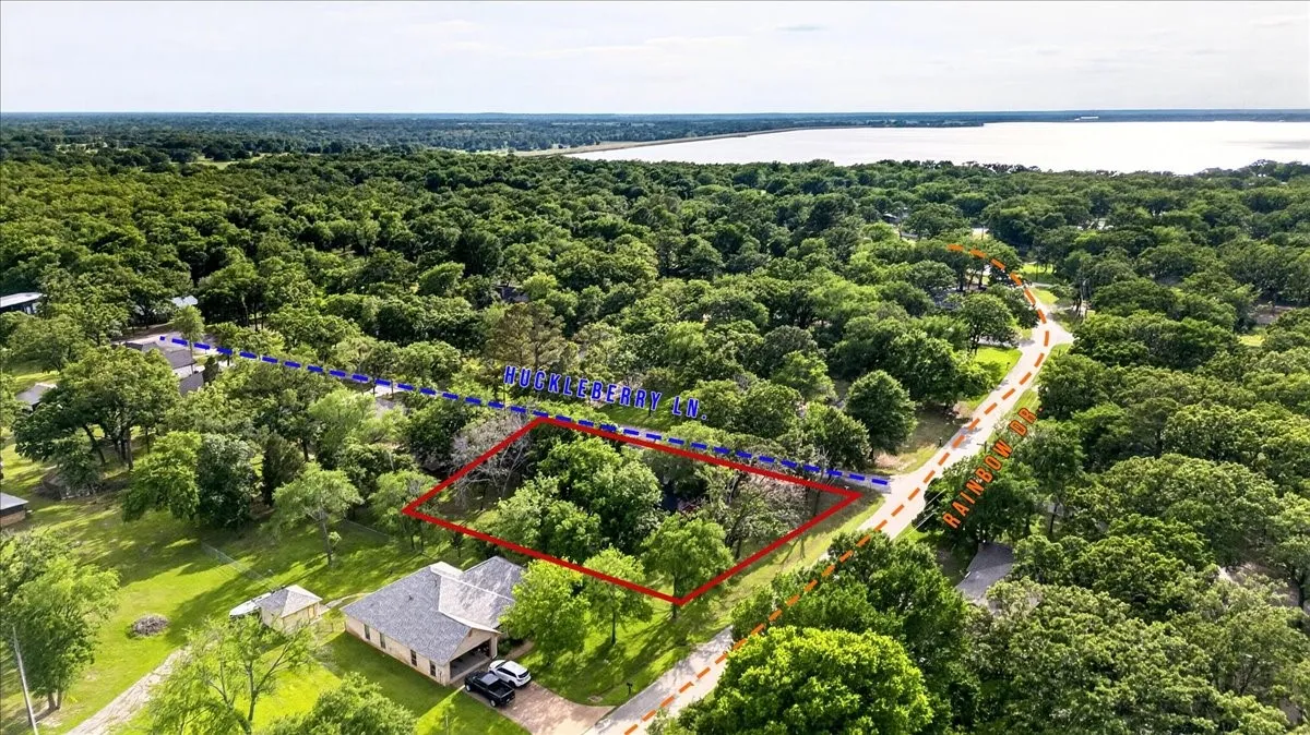 Single Family Residence For Sale in Henderson County , 4 Huckleberry Lane, Star Harbor, Texas 75148, 3 Bedroom, 2 Bathroom, 2 Garage spaces, 1,613 Sqft, built in 2005, mls#21264321, Real Estate Agent in Star Harbor, Homes For Sale in Henderson county, Homes For Sale in Star Harbor, Realtor in Star Harbor Texas, Real Estate Brokerage Independent Realty Texas, Luminita Cordes Realtor