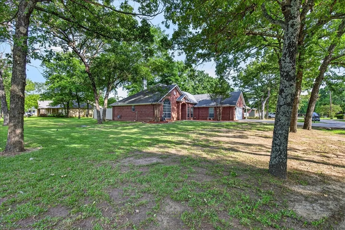 Nice corner lot