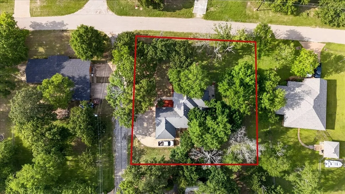 Single Family Residence For Sale in Henderson County , 4 Huckleberry Lane, Star Harbor, Texas 75148, 3 Bedroom, 2 Bathroom, 2 Garage spaces, 1,613 Sqft, built in 2005, mls#21264321, Real Estate Agent in Star Harbor, Homes For Sale in Henderson county, Homes For Sale in Star Harbor, Realtor in Star Harbor Texas, Real Estate Brokerage Independent Realty Texas, Luminita Cordes Realtor