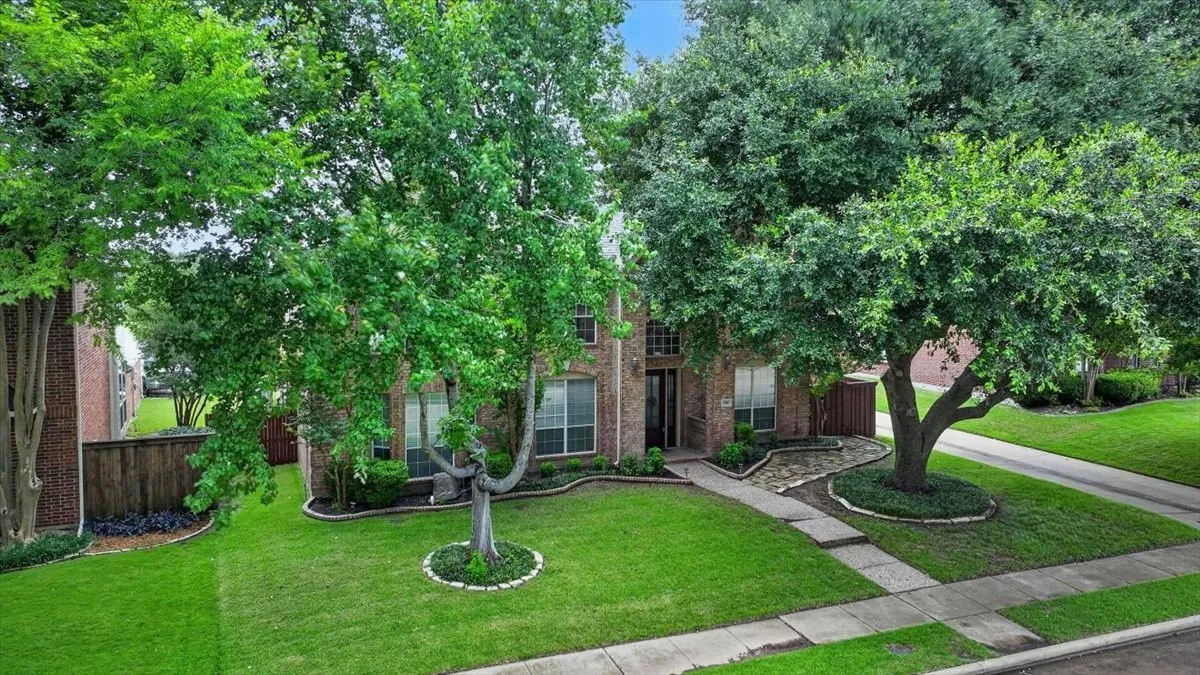 Areial view of the front yard at 402 Montclair Dr. Allen, TX, 75013