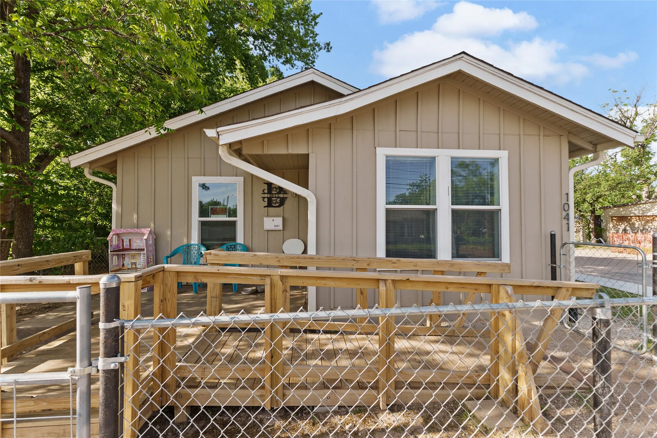 Triplex For Sale in Taylor County , 1041 S 14th Street, Abilene, Texas 79602, 6 Bedrooms, 4 Bathrooms, Garage spaces, 0 Sqft, built in 1928, Price $380,000, mls#21265657, Real Estate Agent in Abilene, Homes For Sale in Taylor county, Homes For Sale in Abilene, Realtor in Abilene Texas, Real Estate Brokerage Independent Realty Texas, Luminita Cordes Realtor