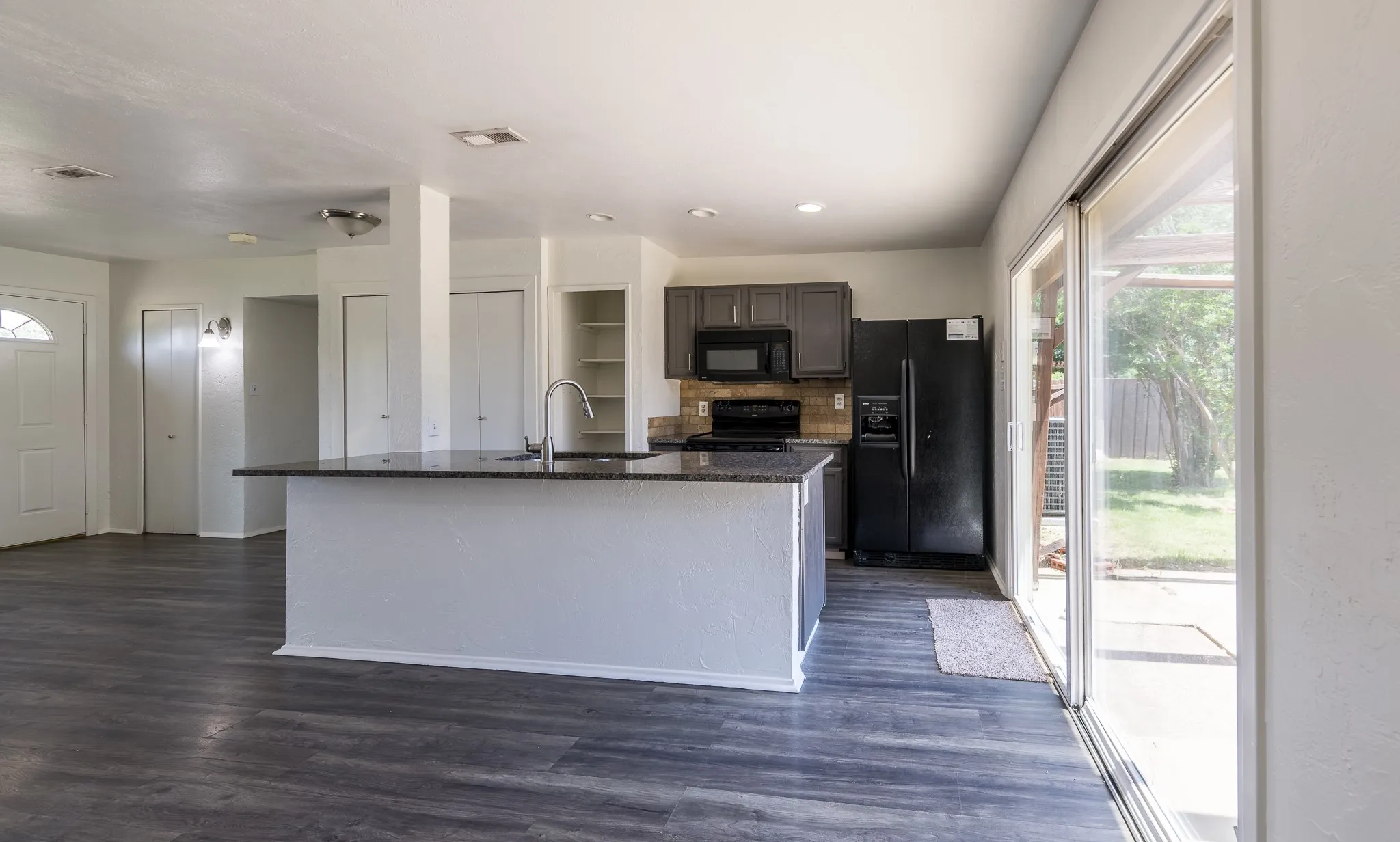 Single Family Residence For Sale in Denton County , 5728 Pearce Street, The Colony, Texas 75056, 2 Bedrooms, 1 Bathroom, 1 Garage spaces, 1,076 Sqft, built in 1983, Price $249,900, mls#21265177, Real Estate Agent in The Colony, Homes For Sale in Denton county, Homes For Sale in The Colony, Realtor in The Colony Texas, Real Estate Brokerage Independent Realty Texas, Luminita Cordes Realtor