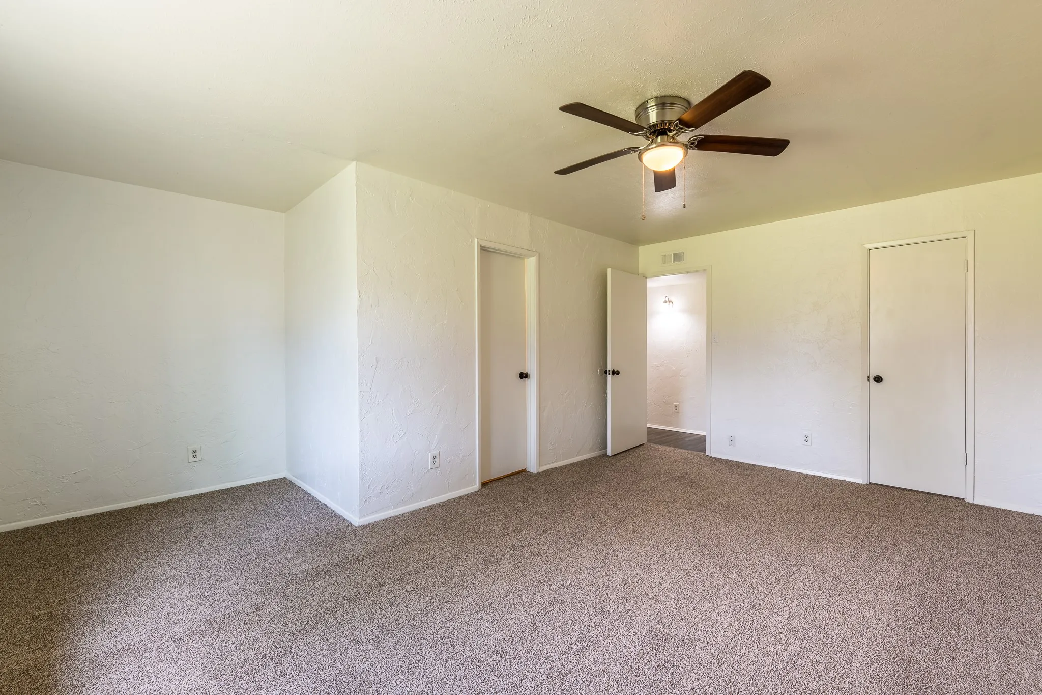 Single Family Residence For Sale in Denton County , 5728 Pearce Street, The Colony, Texas 75056, 2 Bedrooms, 1 Bathroom, 1 Garage spaces, 1,076 Sqft, built in 1983, Price $249,900, mls#21265177, Real Estate Agent in The Colony, Homes For Sale in Denton county, Homes For Sale in The Colony, Realtor in The Colony Texas, Real Estate Brokerage Independent Realty Texas, Luminita Cordes Realtor
