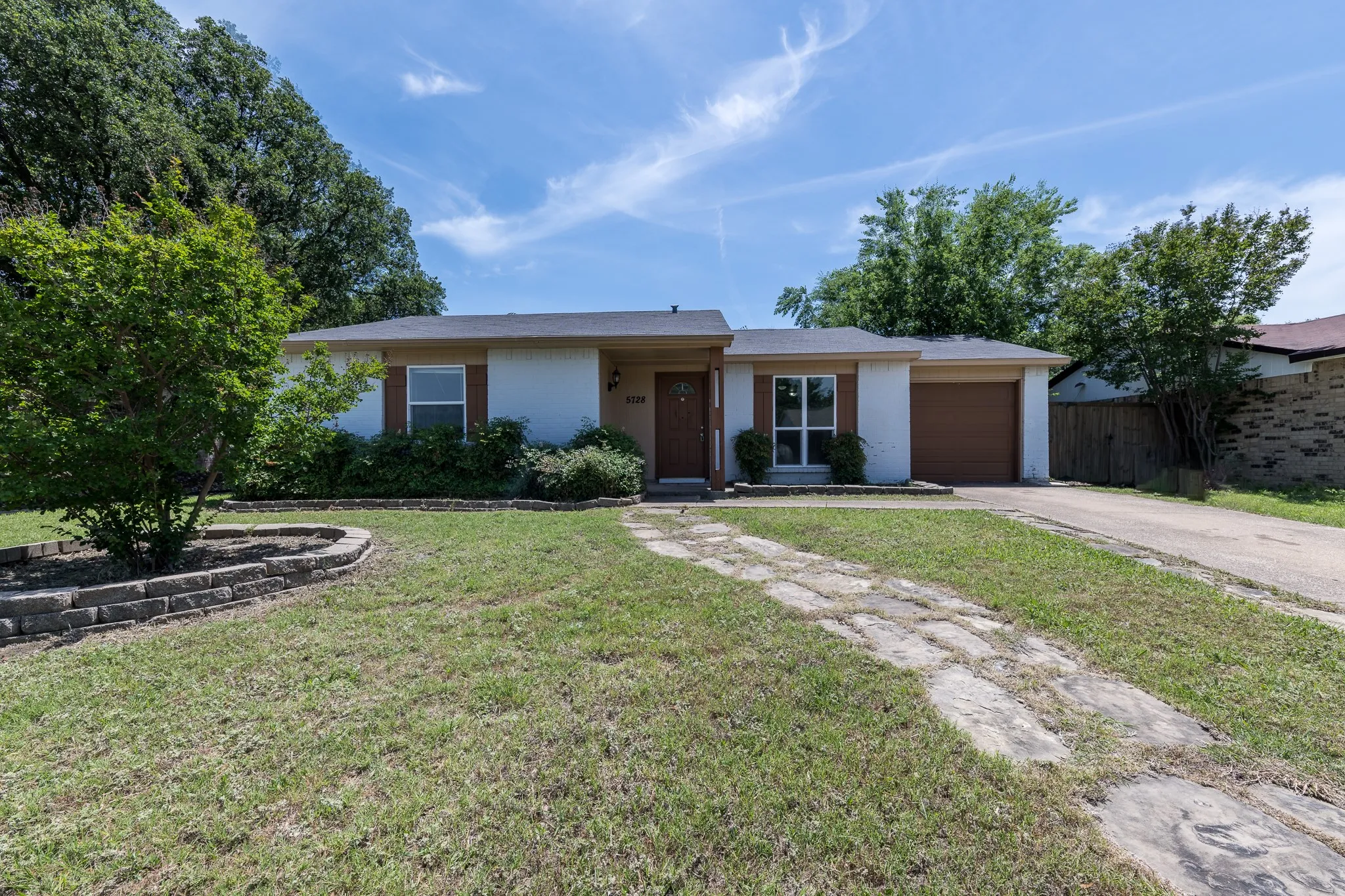 Single Family Residence For Sale in Denton County , 5728 Pearce Street, The Colony, Texas 75056, 2 Bedrooms, 1 Bathroom, 1 Garage spaces, 1,076 Sqft, built in 1983, Price $249,900, mls#21265177, Real Estate Agent in The Colony, Homes For Sale in Denton county, Homes For Sale in The Colony, Realtor in The Colony Texas, Real Estate Brokerage Independent Realty Texas, Luminita Cordes Realtor