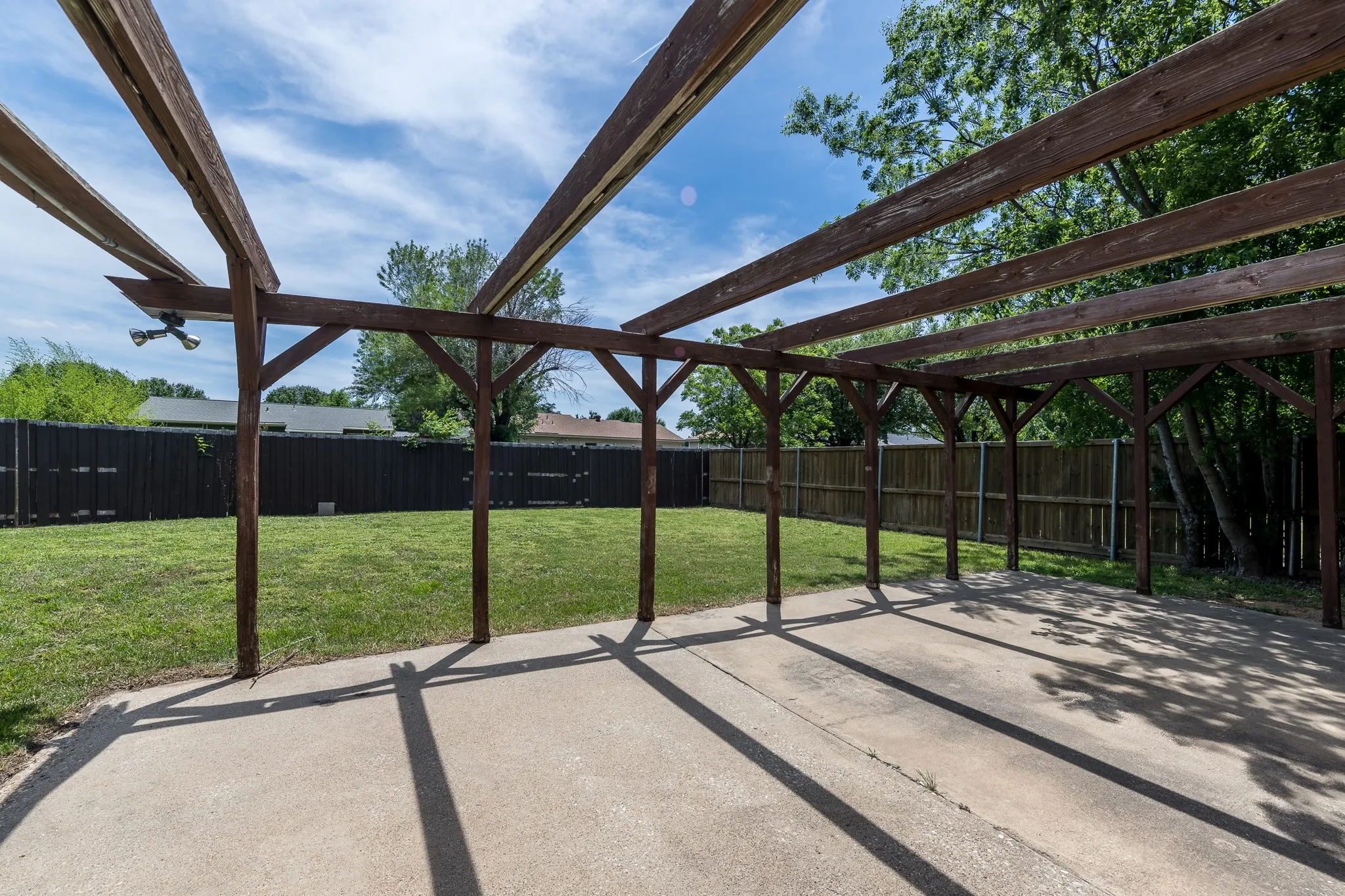 Single Family Residence For Sale in Denton County , 5728 Pearce Street, The Colony, Texas 75056, 2 Bedrooms, 1 Bathroom, 1 Garage spaces, 1,076 Sqft, built in 1983, Price $249,900, mls#21265177, Real Estate Agent in The Colony, Homes For Sale in Denton county, Homes For Sale in The Colony, Realtor in The Colony Texas, Real Estate Brokerage Independent Realty Texas, Luminita Cordes Realtor