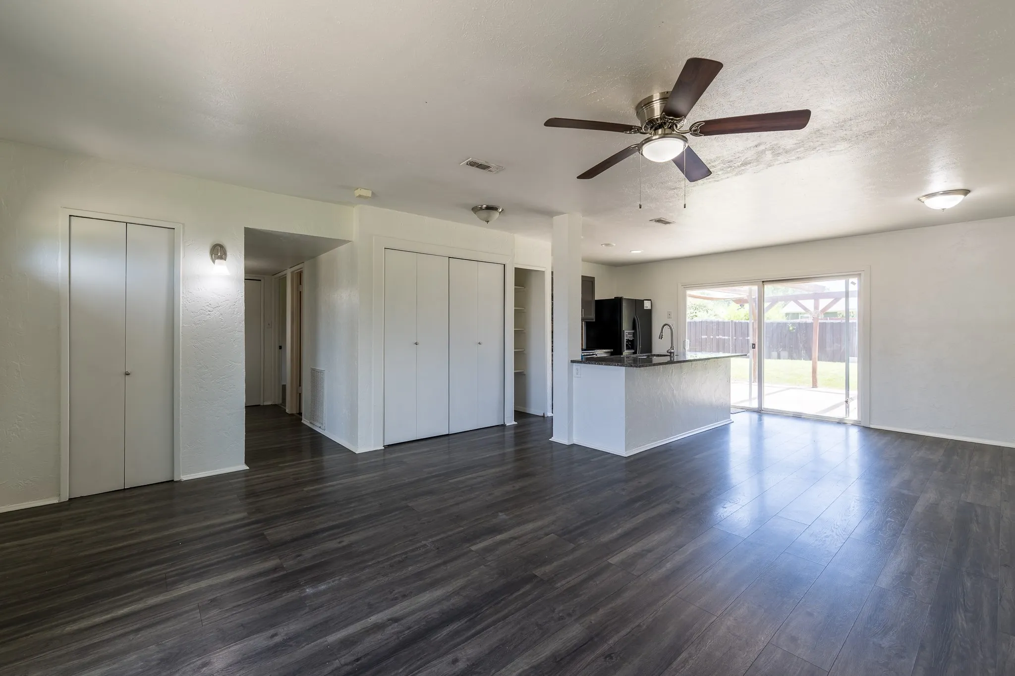 Single Family Residence For Sale in Denton County , 5728 Pearce Street, The Colony, Texas 75056, 2 Bedrooms, 1 Bathroom, 1 Garage spaces, 1,076 Sqft, built in 1983, Price $249,900, mls#21265177, Real Estate Agent in The Colony, Homes For Sale in Denton county, Homes For Sale in The Colony, Realtor in The Colony Texas, Real Estate Brokerage Independent Realty Texas, Luminita Cordes Realtor