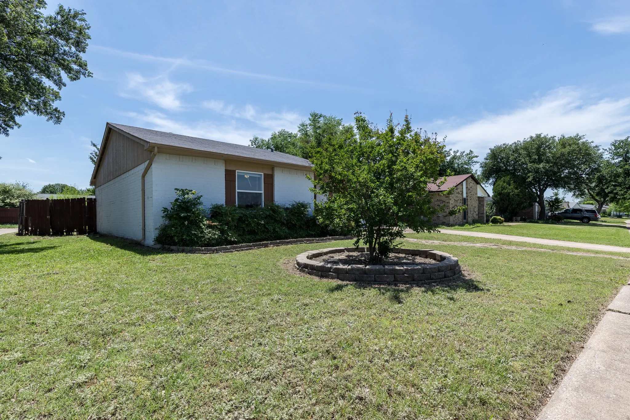 Single Family Residence For Sale in Denton County , 5728 Pearce Street, The Colony, Texas 75056, 2 Bedrooms, 1 Bathroom, 1 Garage spaces, 1,076 Sqft, built in 1983, Price $249,900, mls#21265177, Real Estate Agent in The Colony, Homes For Sale in Denton county, Homes For Sale in The Colony, Realtor in The Colony Texas, Real Estate Brokerage Independent Realty Texas, Luminita Cordes Realtor