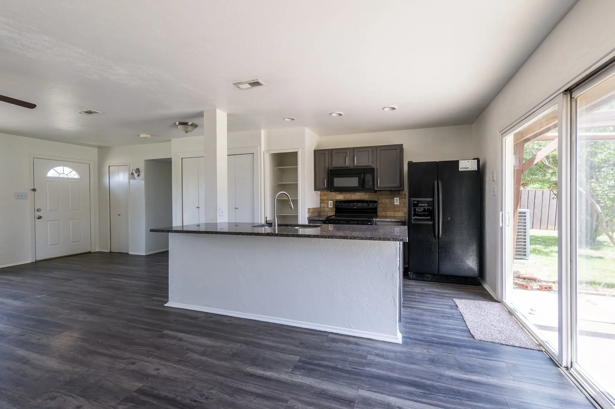 Single Family Residence For Sale in Denton County , 5728 Pearce Street, The Colony, Texas 75056, 2 Bedrooms, 1 Bathroom, 1 Garage spaces, 1,076 Sqft, built in 1983, Price $249,900, mls#21265177, Real Estate Agent in The Colony, Homes For Sale in Denton county, Homes For Sale in The Colony, Realtor in The Colony Texas, Real Estate Brokerage Independent Realty Texas, Luminita Cordes Realtor