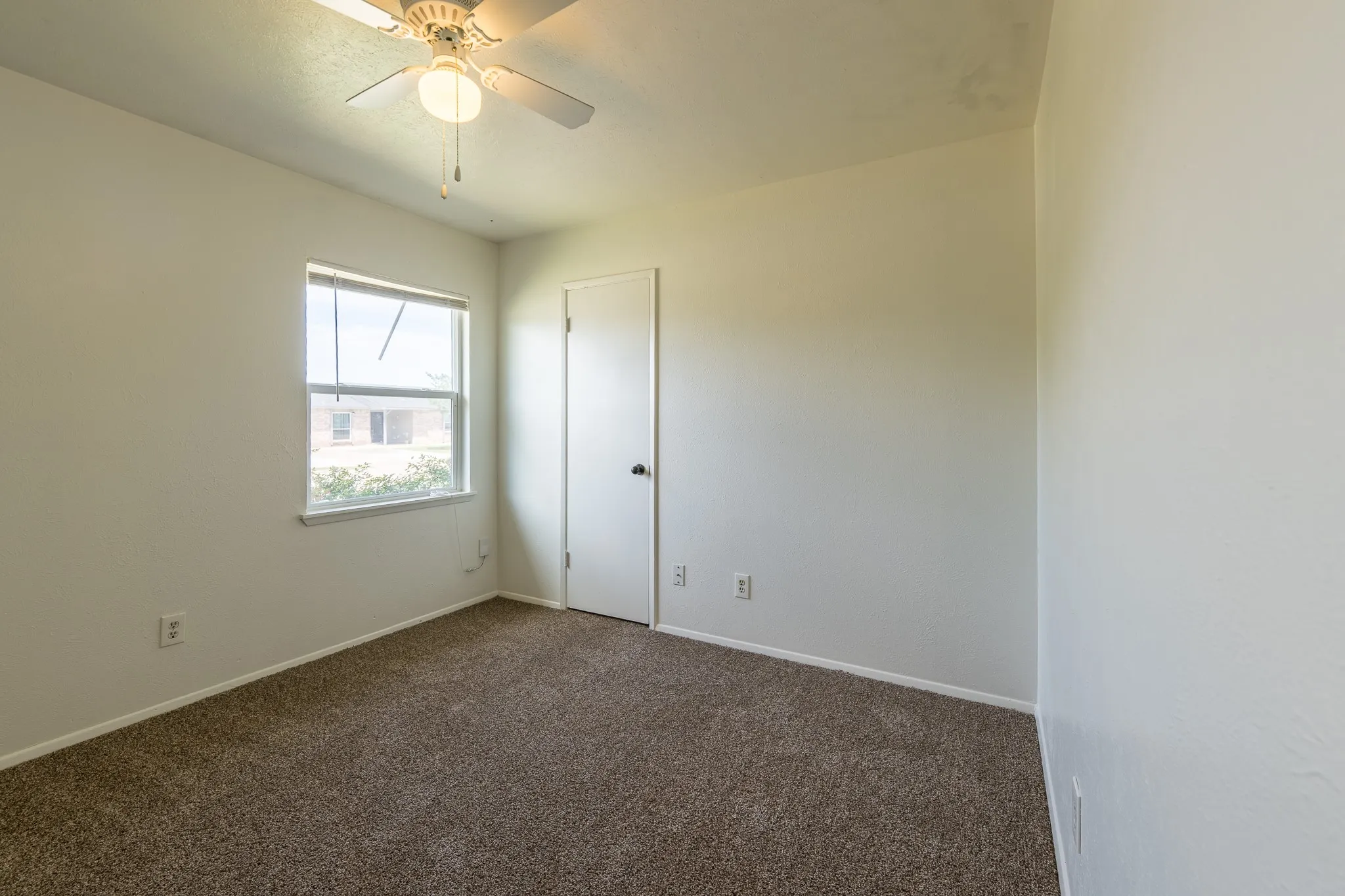 Single Family Residence For Sale in Denton County , 5728 Pearce Street, The Colony, Texas 75056, 2 Bedrooms, 1 Bathroom, 1 Garage spaces, 1,076 Sqft, built in 1983, Price $249,900, mls#21265177, Real Estate Agent in The Colony, Homes For Sale in Denton county, Homes For Sale in The Colony, Realtor in The Colony Texas, Real Estate Brokerage Independent Realty Texas, Luminita Cordes Realtor