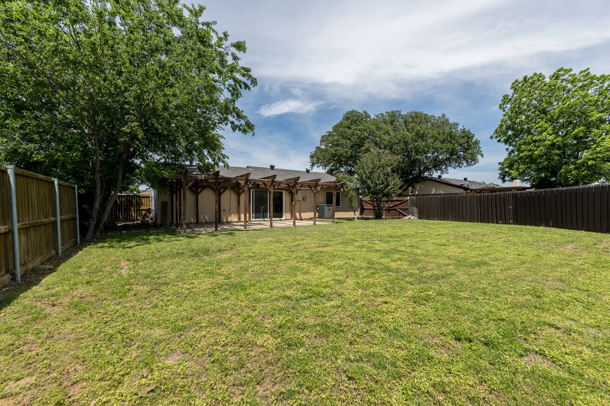 Single Family Residence For Sale in Denton County , 5728 Pearce Street, The Colony, Texas 75056, 2 Bedrooms, 1 Bathroom, 1 Garage spaces, 1,076 Sqft, built in 1983, Price $249,900, mls#21265177, Real Estate Agent in The Colony, Homes For Sale in Denton county, Homes For Sale in The Colony, Realtor in The Colony Texas, Real Estate Brokerage Independent Realty Texas, Luminita Cordes Realtor