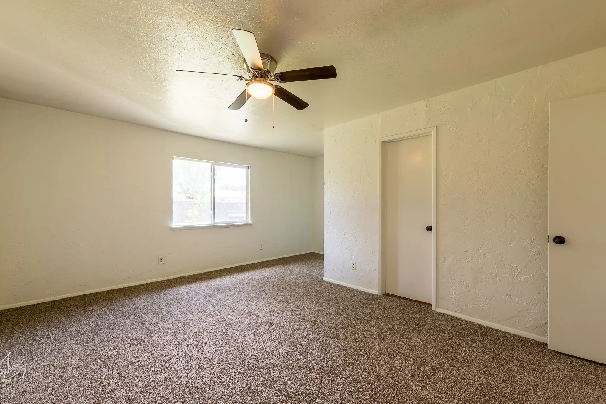 Single Family Residence For Sale in Denton County , 5728 Pearce Street, The Colony, Texas 75056, 2 Bedrooms, 1 Bathroom, 1 Garage spaces, 1,076 Sqft, built in 1983, Price $249,900, mls#21265177, Real Estate Agent in The Colony, Homes For Sale in Denton county, Homes For Sale in The Colony, Realtor in The Colony Texas, Real Estate Brokerage Independent Realty Texas, Luminita Cordes Realtor