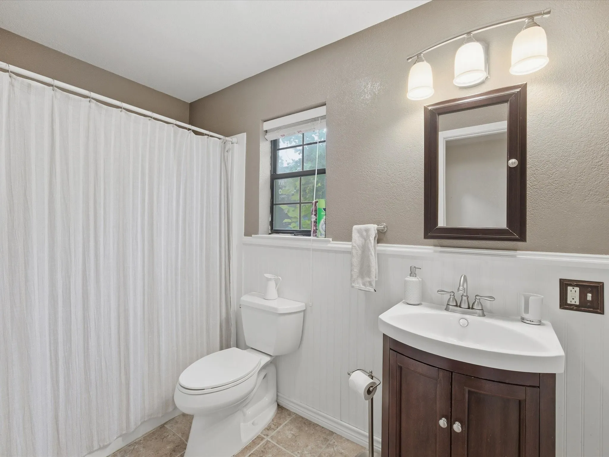 Single Family Residence For Sale in Wise County , 308 Oakwood Street, Chico, Texas 76431, 2 Bedroom, 2 Bathroom, 2 Garage spaces, 1,696 Sqft, built in 1986, mls#21265678, Real Estate Agent in Chico, Homes For Sale in Wise county, Homes For Sale in Chico, Realtor in Chico Texas, Real Estate Brokerage Independent Realty Texas, Luminita Cordes Realtor