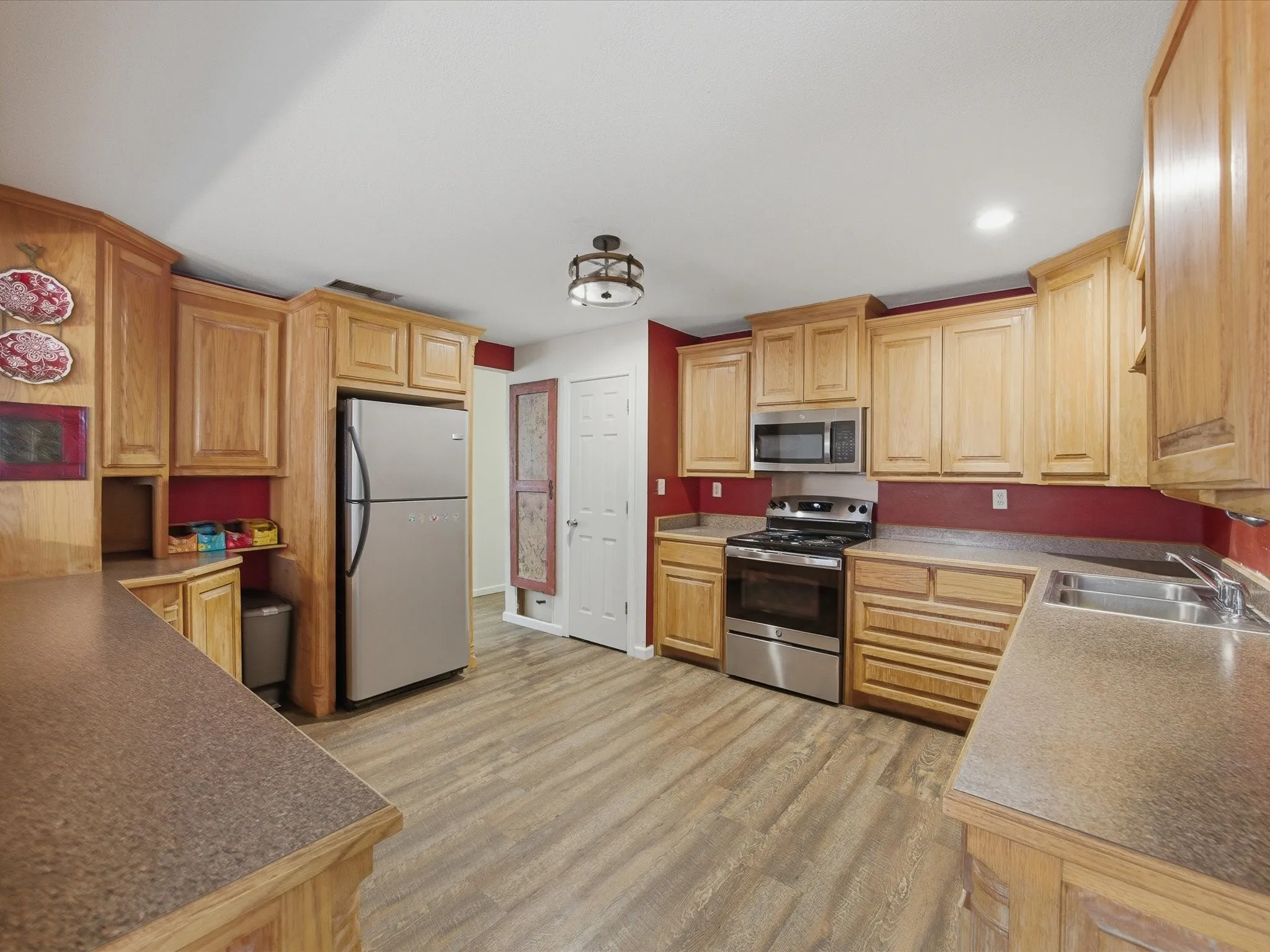 Single Family Residence For Sale in Wise County , 308 Oakwood Street, Chico, Texas 76431, 2 Bedroom, 2 Bathroom, 2 Garage spaces, 1,696 Sqft, built in 1986, mls#21265678, Real Estate Agent in Chico, Homes For Sale in Wise county, Homes For Sale in Chico, Realtor in Chico Texas, Real Estate Brokerage Independent Realty Texas, Luminita Cordes Realtor