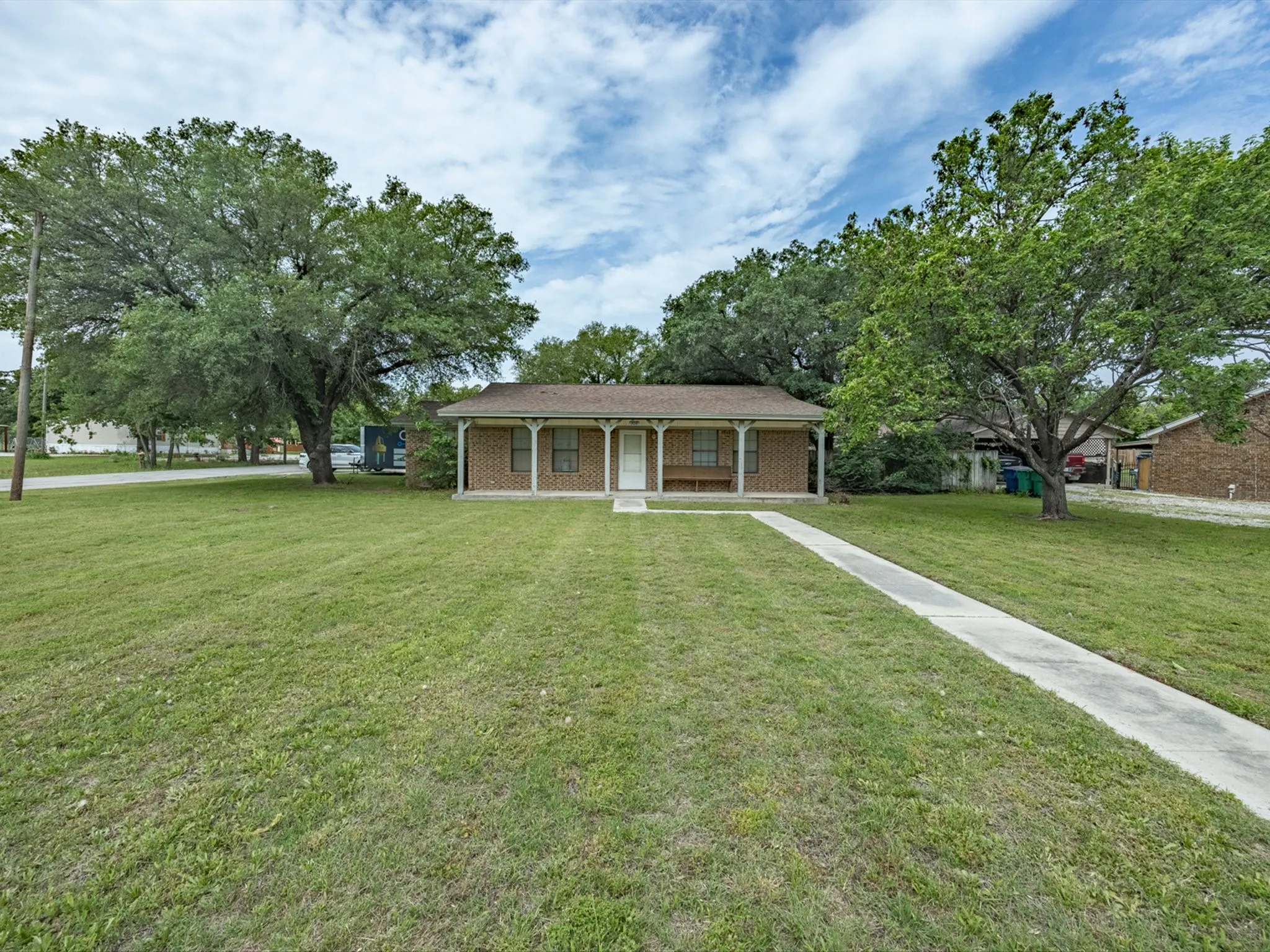 Single Family Residence For Sale in Wise County , 308 Oakwood Street, Chico, Texas 76431, 2 Bedroom, 2 Bathroom, 2 Garage spaces, 1,696 Sqft, built in 1986, mls#21265678, Real Estate Agent in Chico, Homes For Sale in Wise county, Homes For Sale in Chico, Realtor in Chico Texas, Real Estate Brokerage Independent Realty Texas, Luminita Cordes Realtor