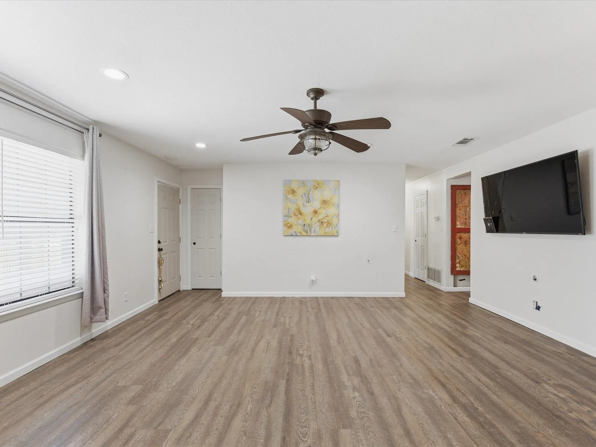 Single Family Residence For Sale in Wise County , 308 Oakwood Street, Chico, Texas 76431, 2 Bedroom, 2 Bathroom, 2 Garage spaces, 1,696 Sqft, built in 1986, mls#21265678, Real Estate Agent in Chico, Homes For Sale in Wise county, Homes For Sale in Chico, Realtor in Chico Texas, Real Estate Brokerage Independent Realty Texas, Luminita Cordes Realtor