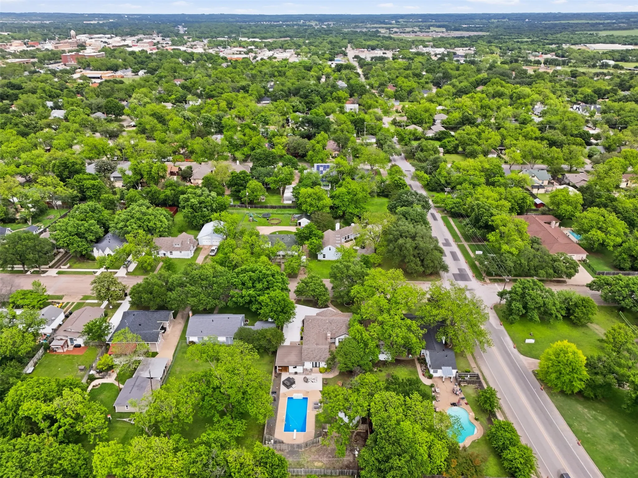Single Family Residence For Sale in Johnson County , 216 Sunset Drive, Cleburne, Texas 76033, 3 Bedroom, 2 Bathroom, Garage spaces, 2,092 Sqft, built in 0, mls#21264589, Real Estate Agent in Cleburne, Homes For Sale in Johnson county, Homes For Sale in Cleburne, Realtor in Cleburne Texas, Real Estate Brokerage Independent Realty Texas, Luminita Cordes Realtor