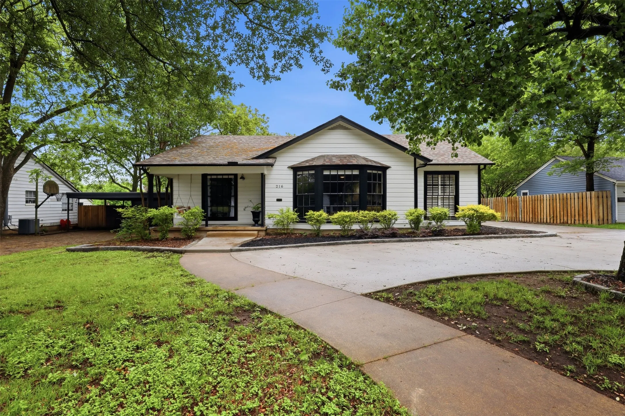Single Family Residence For Sale in Johnson County , 216 Sunset Drive, Cleburne, Texas 76033, 3 Bedroom, 2 Bathroom, Garage spaces, 2,092 Sqft, built in 0, mls#21264589, Real Estate Agent in Cleburne, Homes For Sale in Johnson county, Homes For Sale in Cleburne, Realtor in Cleburne Texas, Real Estate Brokerage Independent Realty Texas, Luminita Cordes Realtor