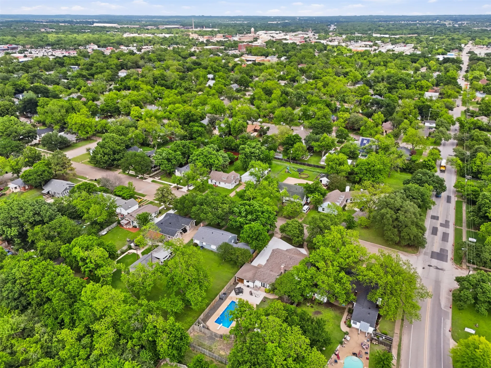 Single Family Residence For Sale in Johnson County , 216 Sunset Drive, Cleburne, Texas 76033, 3 Bedroom, 2 Bathroom, Garage spaces, 2,092 Sqft, built in 0, mls#21264589, Real Estate Agent in Cleburne, Homes For Sale in Johnson county, Homes For Sale in Cleburne, Realtor in Cleburne Texas, Real Estate Brokerage Independent Realty Texas, Luminita Cordes Realtor
