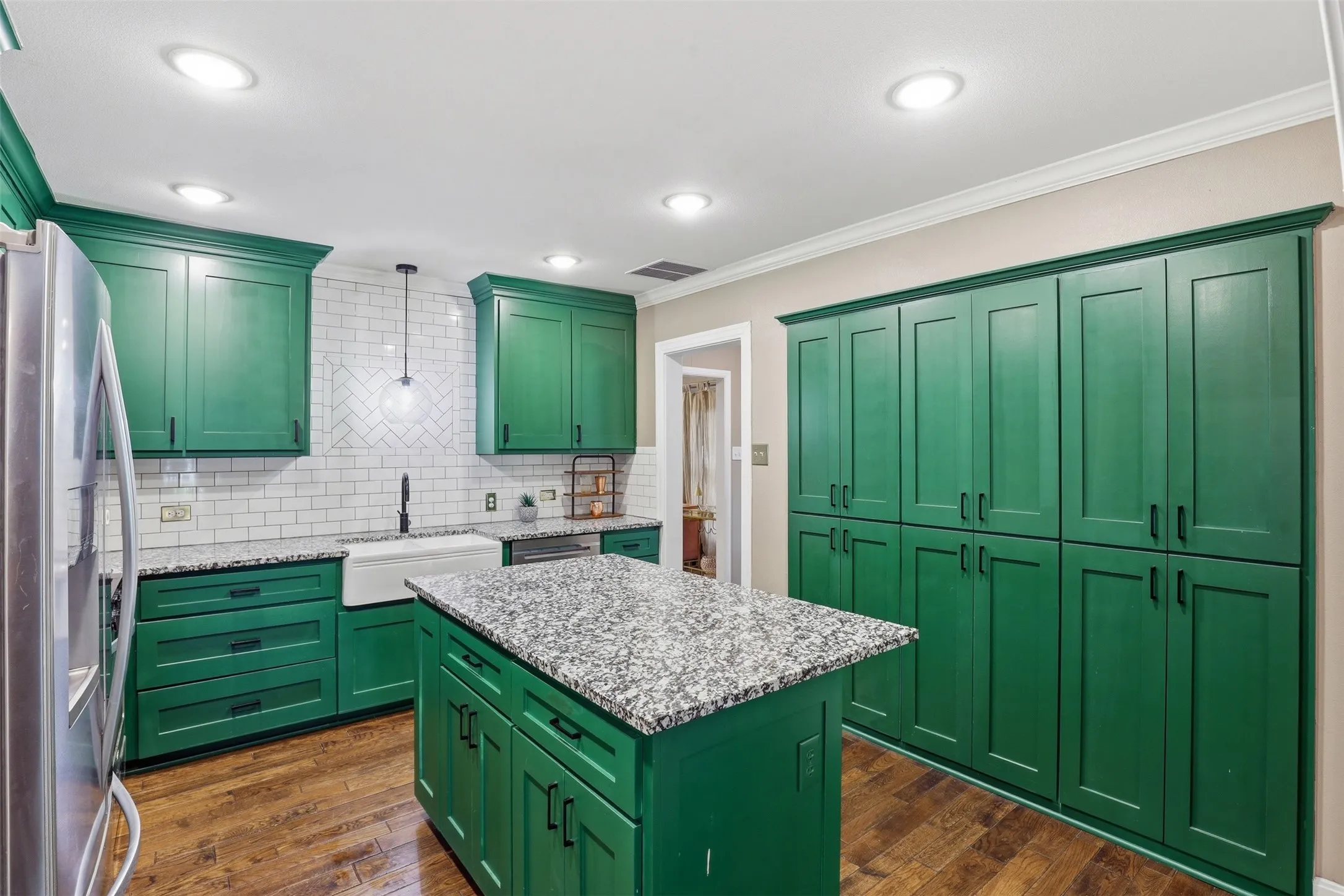 Single Family Residence For Sale in Johnson County , 216 Sunset Drive, Cleburne, Texas 76033, 3 Bedroom, 2 Bathroom, Garage spaces, 2,092 Sqft, built in 0, mls#21264589, Real Estate Agent in Cleburne, Homes For Sale in Johnson county, Homes For Sale in Cleburne, Realtor in Cleburne Texas, Real Estate Brokerage Independent Realty Texas, Luminita Cordes Realtor