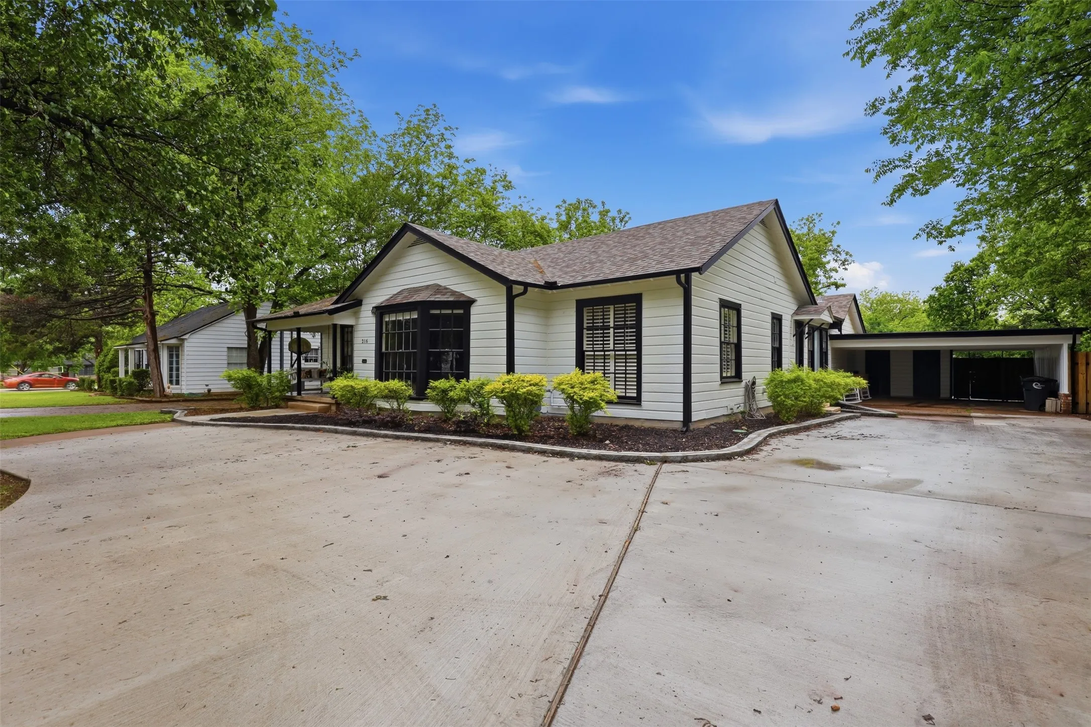 Single Family Residence For Sale in Johnson County , 216 Sunset Drive, Cleburne, Texas 76033, 3 Bedroom, 2 Bathroom, Garage spaces, 2,092 Sqft, built in 0, mls#21264589, Real Estate Agent in Cleburne, Homes For Sale in Johnson county, Homes For Sale in Cleburne, Realtor in Cleburne Texas, Real Estate Brokerage Independent Realty Texas, Luminita Cordes Realtor
