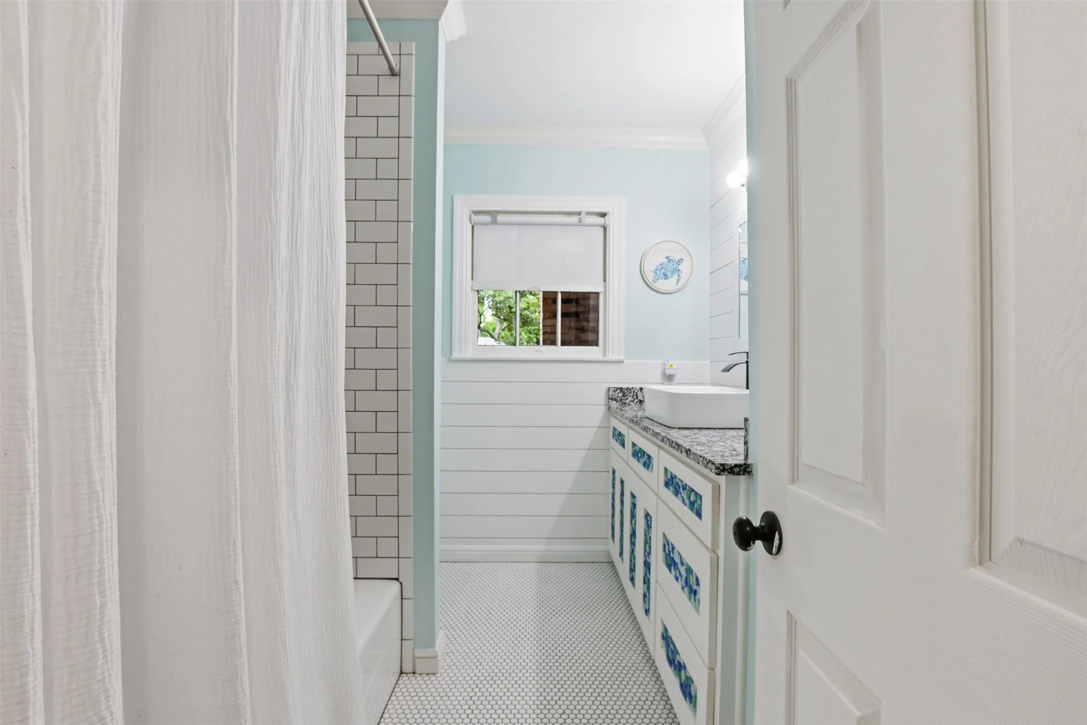 Hall bathroom.