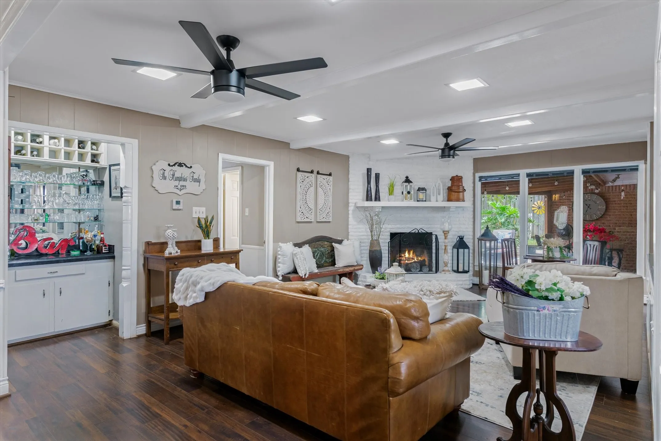 Single Family Residence For Sale in Van Zandt County , 202 S Houston Street, Edgewood, Texas 75117, 3 Bedrooms, 4 Bathrooms, Garage spaces, 2,612 Sqft, built in 1973, Price $369,900, mls#21265681, Real Estate Agent in Edgewood, Homes For Sale in Van Zandt county, Homes For Sale in Edgewood, Realtor in Edgewood Texas, Real Estate Brokerage Independent Realty Texas, Luminita Cordes Realtor