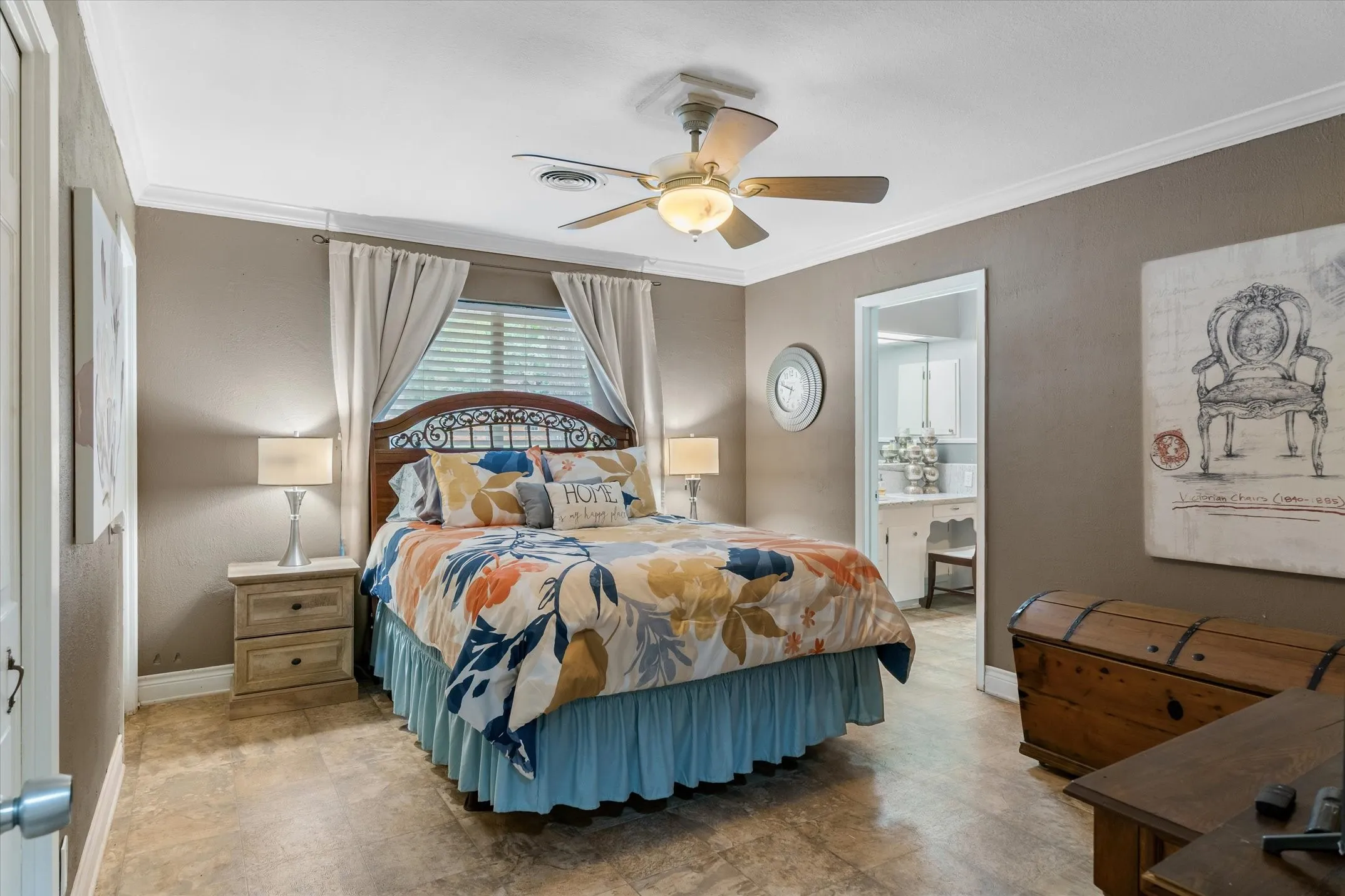 Single Family Residence For Sale in Van Zandt County , 202 S Houston Street, Edgewood, Texas 75117, 3 Bedrooms, 4 Bathrooms, Garage spaces, 2,612 Sqft, built in 1973, Price $369,900, mls#21265681, Real Estate Agent in Edgewood, Homes For Sale in Van Zandt county, Homes For Sale in Edgewood, Realtor in Edgewood Texas, Real Estate Brokerage Independent Realty Texas, Luminita Cordes Realtor