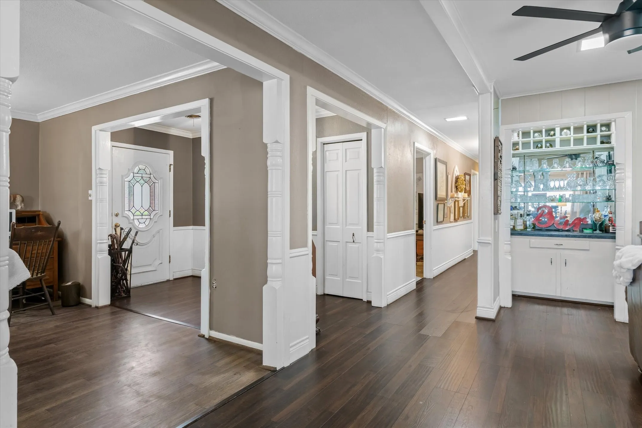 Single Family Residence For Sale in Van Zandt County , 202 S Houston Street, Edgewood, Texas 75117, 3 Bedrooms, 4 Bathrooms, Garage spaces, 2,612 Sqft, built in 1973, Price $369,900, mls#21265681, Real Estate Agent in Edgewood, Homes For Sale in Van Zandt county, Homes For Sale in Edgewood, Realtor in Edgewood Texas, Real Estate Brokerage Independent Realty Texas, Luminita Cordes Realtor