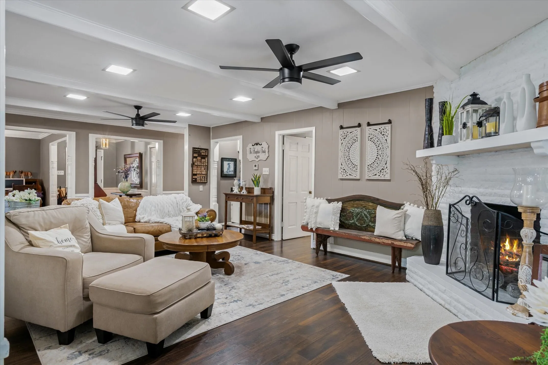 Single Family Residence For Sale in Van Zandt County , 202 S Houston Street, Edgewood, Texas 75117, 3 Bedrooms, 4 Bathrooms, Garage spaces, 2,612 Sqft, built in 1973, Price $369,900, mls#21265681, Real Estate Agent in Edgewood, Homes For Sale in Van Zandt county, Homes For Sale in Edgewood, Realtor in Edgewood Texas, Real Estate Brokerage Independent Realty Texas, Luminita Cordes Realtor
