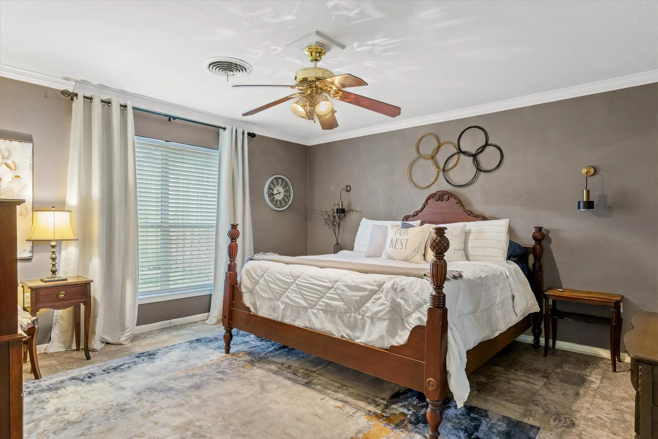 Single Family Residence For Sale in Van Zandt County , 202 S Houston Street, Edgewood, Texas 75117, 3 Bedrooms, 4 Bathrooms, Garage spaces, 2,612 Sqft, built in 1973, Price $369,900, mls#21265681, Real Estate Agent in Edgewood, Homes For Sale in Van Zandt county, Homes For Sale in Edgewood, Realtor in Edgewood Texas, Real Estate Brokerage Independent Realty Texas, Luminita Cordes Realtor