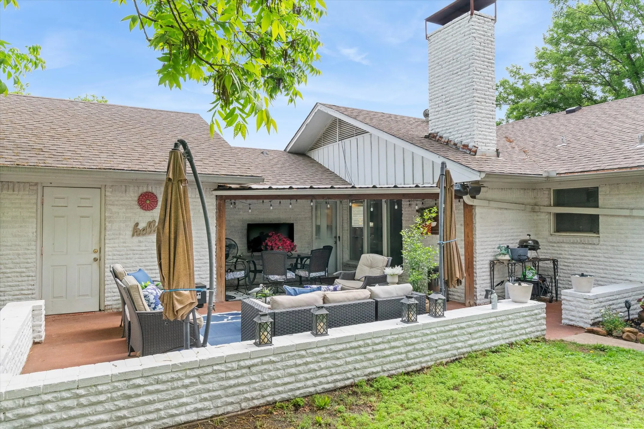 Single Family Residence For Sale in Van Zandt County , 202 S Houston Street, Edgewood, Texas 75117, 3 Bedrooms, 4 Bathrooms, Garage spaces, 2,612 Sqft, built in 1973, Price $369,900, mls#21265681, Real Estate Agent in Edgewood, Homes For Sale in Van Zandt county, Homes For Sale in Edgewood, Realtor in Edgewood Texas, Real Estate Brokerage Independent Realty Texas, Luminita Cordes Realtor