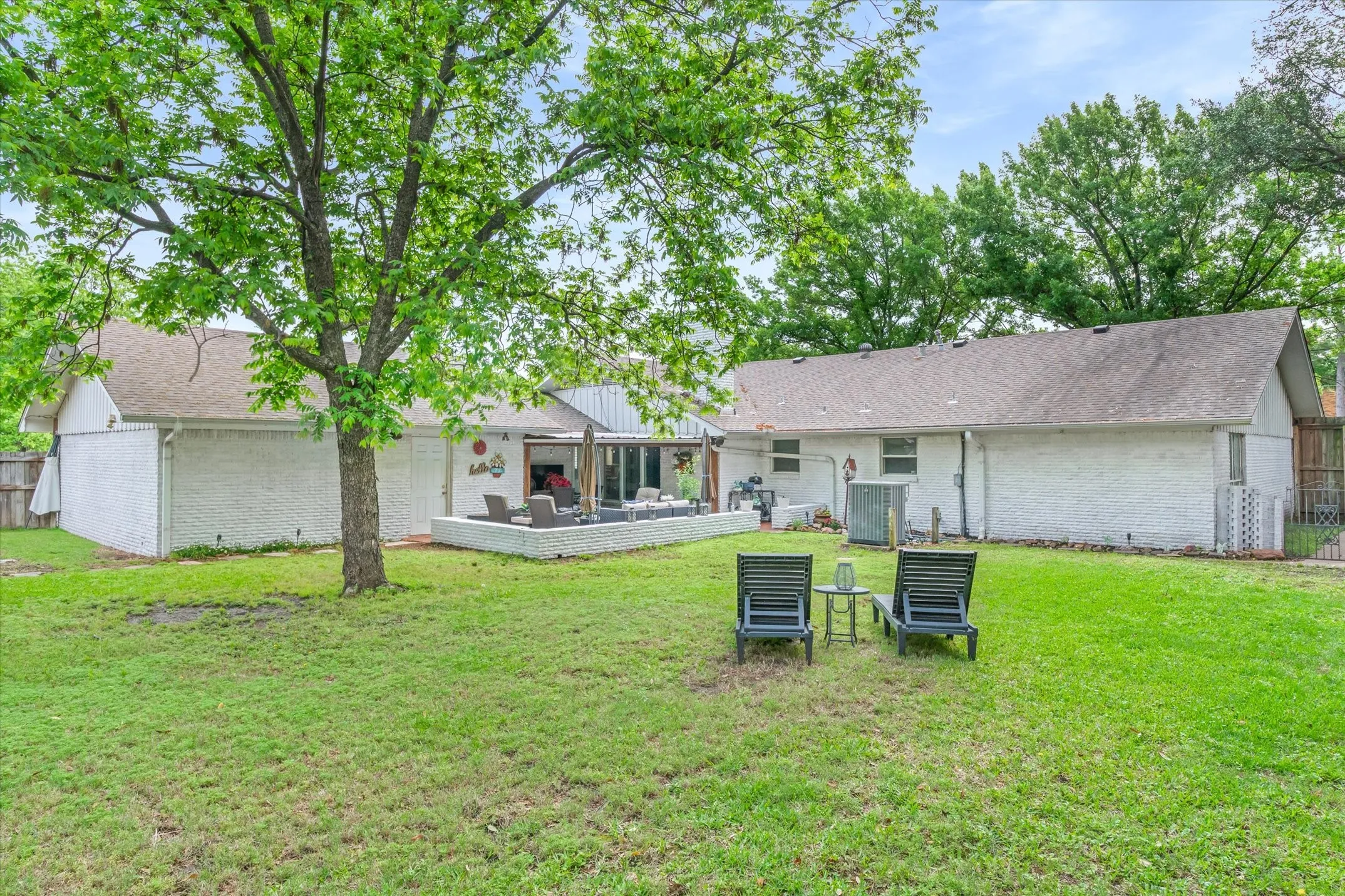Single Family Residence For Sale in Van Zandt County , 202 S Houston Street, Edgewood, Texas 75117, 3 Bedrooms, 4 Bathrooms, Garage spaces, 2,612 Sqft, built in 1973, Price $369,900, mls#21265681, Real Estate Agent in Edgewood, Homes For Sale in Van Zandt county, Homes For Sale in Edgewood, Realtor in Edgewood Texas, Real Estate Brokerage Independent Realty Texas, Luminita Cordes Realtor