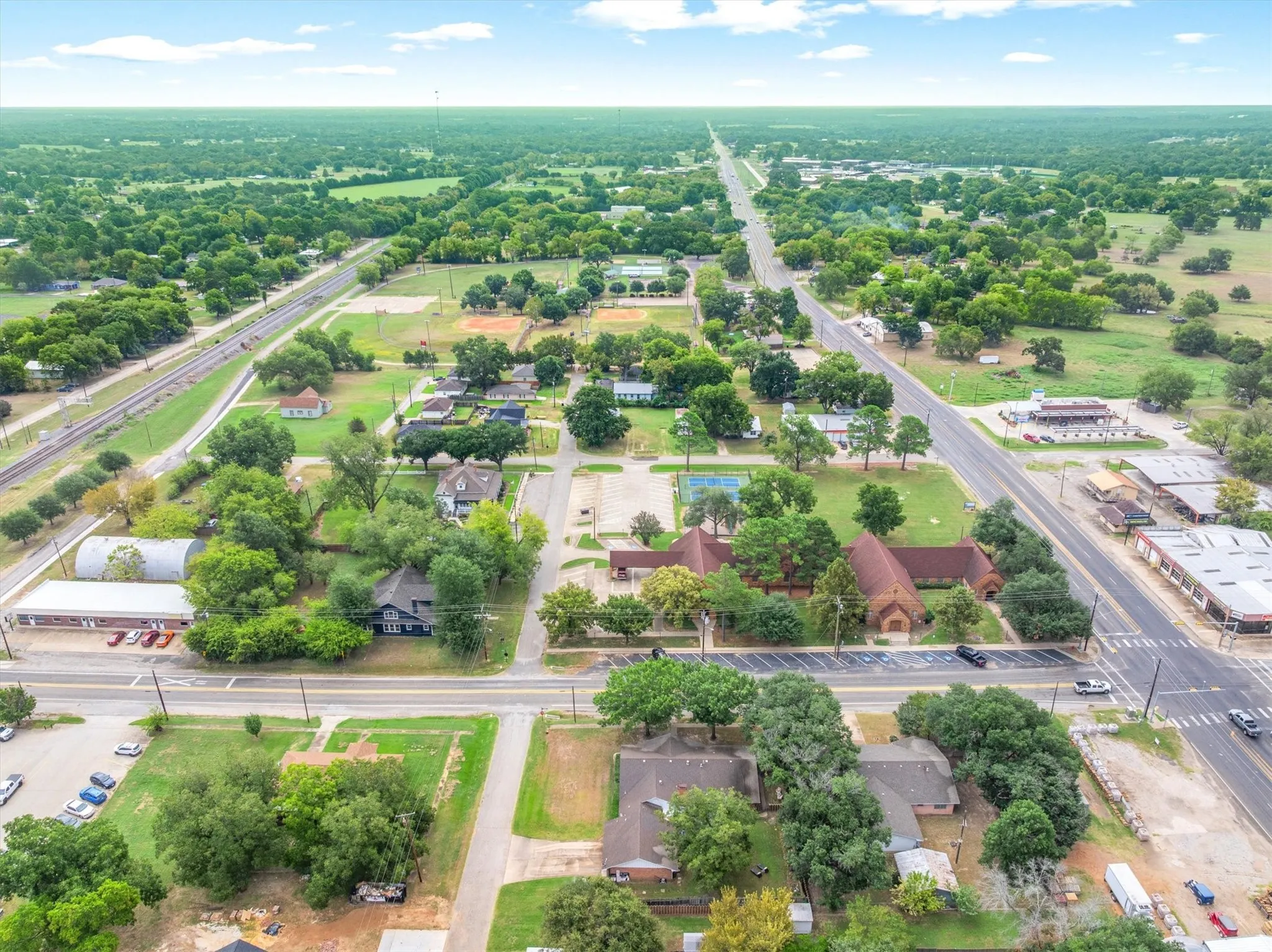Single Family Residence For Sale in Van Zandt County , 202 S Houston Street, Edgewood, Texas 75117, 3 Bedrooms, 4 Bathrooms, Garage spaces, 2,612 Sqft, built in 1973, Price $369,900, mls#21265681, Real Estate Agent in Edgewood, Homes For Sale in Van Zandt county, Homes For Sale in Edgewood, Realtor in Edgewood Texas, Real Estate Brokerage Independent Realty Texas, Luminita Cordes Realtor