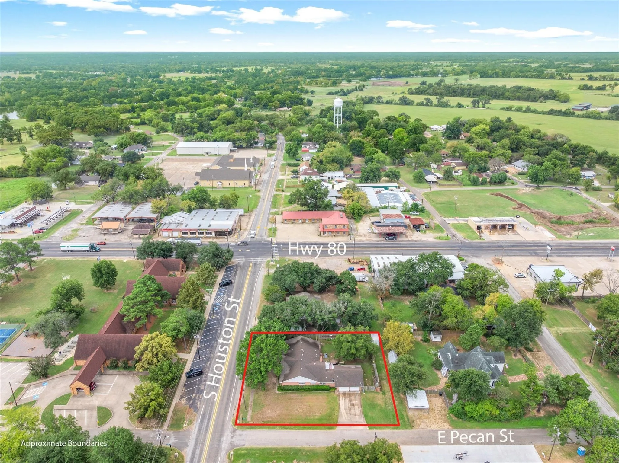 Single Family Residence For Sale in Van Zandt County , 202 S Houston Street, Edgewood, Texas 75117, 3 Bedrooms, 4 Bathrooms, Garage spaces, 2,612 Sqft, built in 1973, Price $369,900, mls#21265681, Real Estate Agent in Edgewood, Homes For Sale in Van Zandt county, Homes For Sale in Edgewood, Realtor in Edgewood Texas, Real Estate Brokerage Independent Realty Texas, Luminita Cordes Realtor