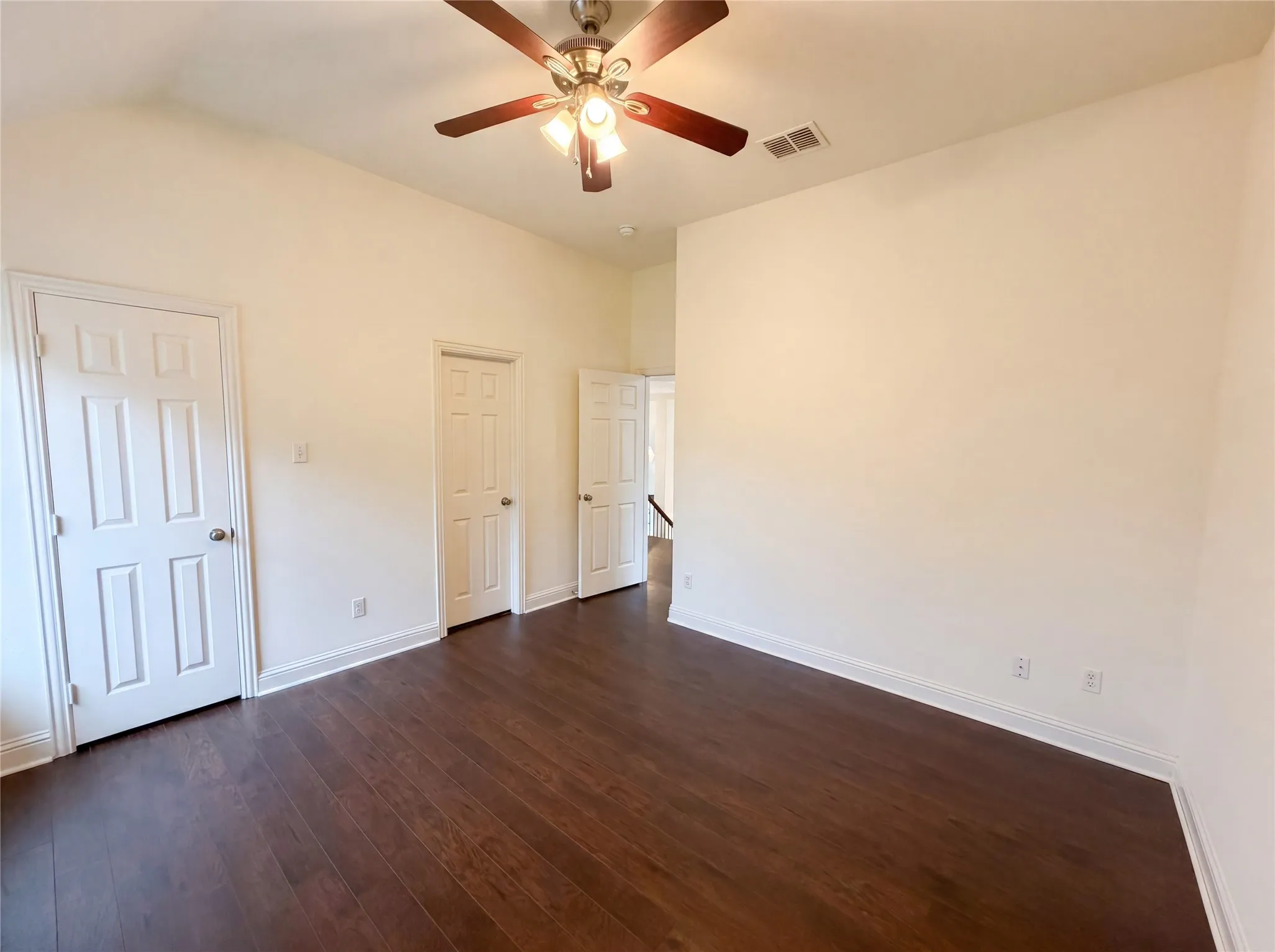 Single Family Residence For Sale in Dallas County , 2446 Chesterfield Road, Garland, Texas 75043, 3 Bedroom, 4 Bathroom, 3 Garage spaces, 3,803 Sqft, built in 2006, mls#21265322, Real Estate Agent in Garland, Homes For Sale in Dallas county, Homes For Sale in Garland, Realtor in Garland Texas, Real Estate Brokerage Independent Realty Texas, Luminita Cordes Realtor