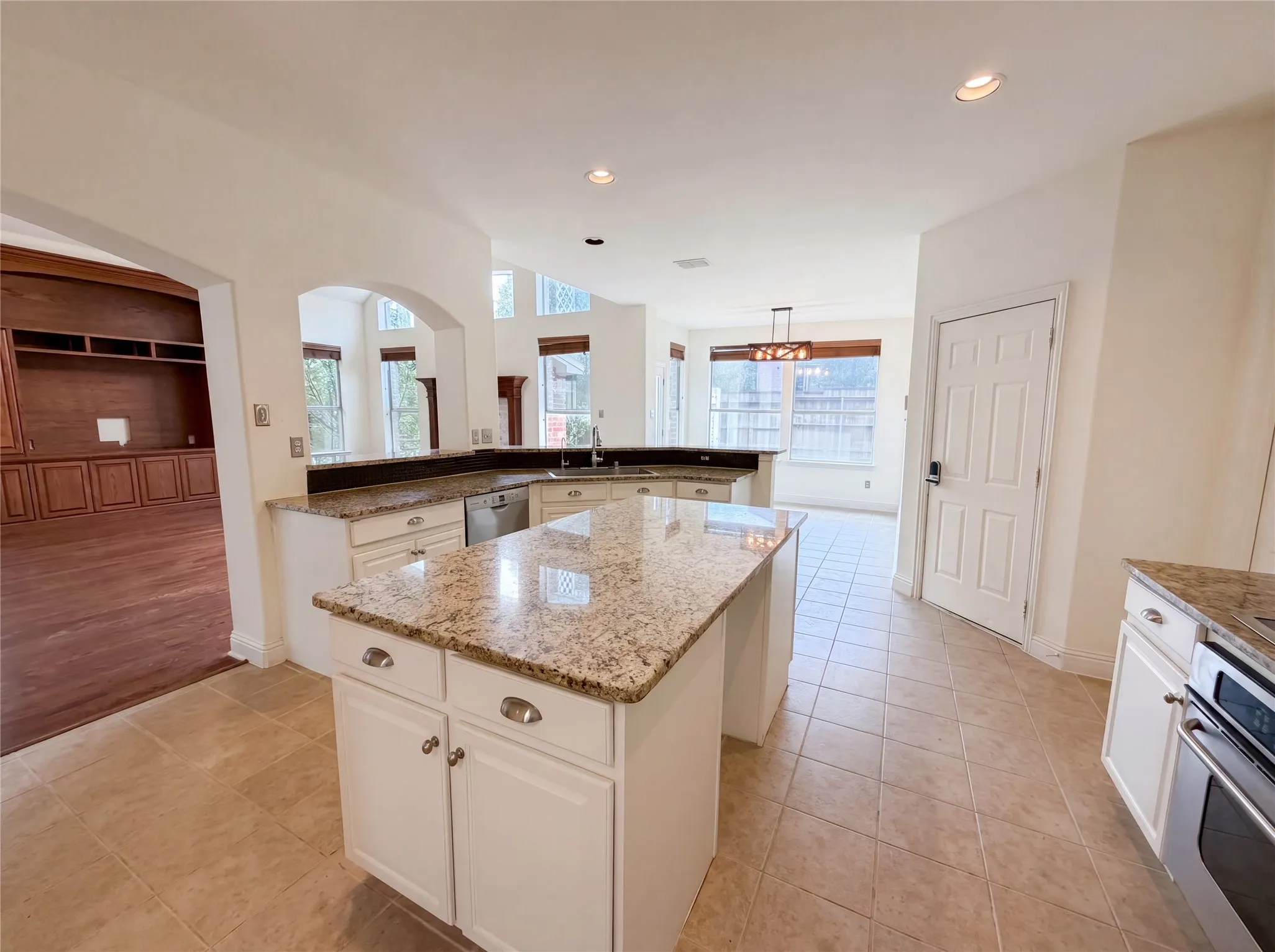 Single Family Residence For Sale in Dallas County , 2446 Chesterfield Road, Garland, Texas 75043, 3 Bedroom, 4 Bathroom, 3 Garage spaces, 3,803 Sqft, built in 2006, mls#21265322, Real Estate Agent in Garland, Homes For Sale in Dallas county, Homes For Sale in Garland, Realtor in Garland Texas, Real Estate Brokerage Independent Realty Texas, Luminita Cordes Realtor