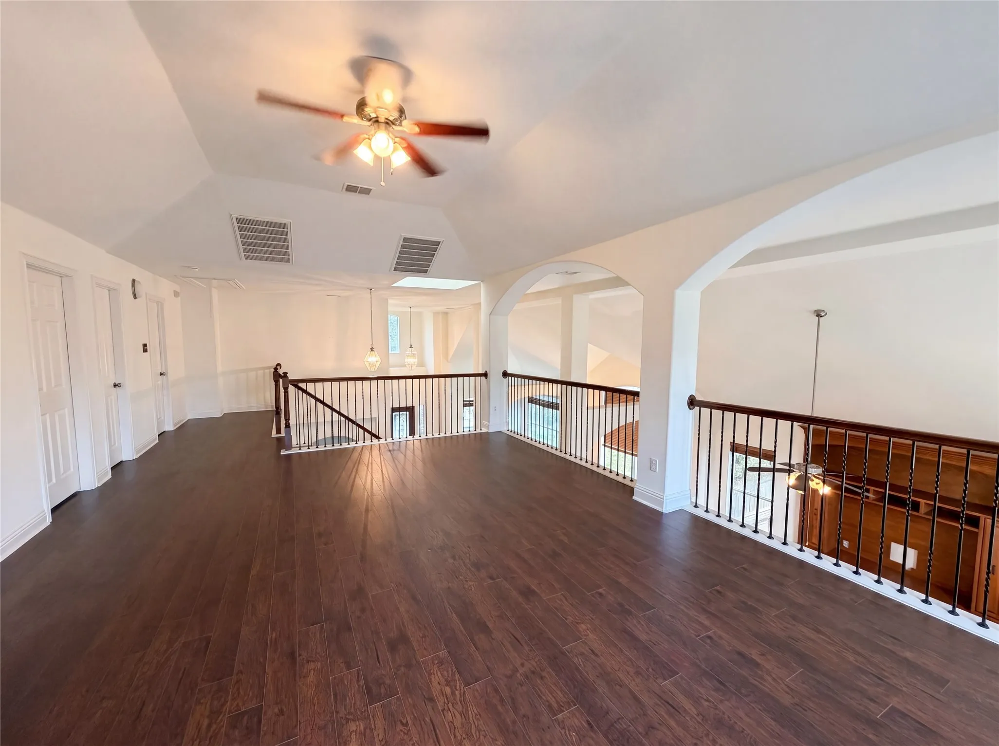 Single Family Residence For Sale in Dallas County , 2446 Chesterfield Road, Garland, Texas 75043, 3 Bedroom, 4 Bathroom, 3 Garage spaces, 3,803 Sqft, built in 2006, mls#21265322, Real Estate Agent in Garland, Homes For Sale in Dallas county, Homes For Sale in Garland, Realtor in Garland Texas, Real Estate Brokerage Independent Realty Texas, Luminita Cordes Realtor