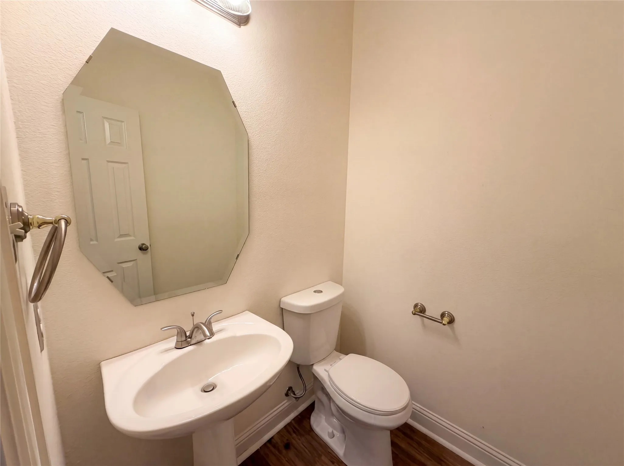 Single Family Residence For Sale in Dallas County , 2446 Chesterfield Road, Garland, Texas 75043, 3 Bedroom, 4 Bathroom, 3 Garage spaces, 3,803 Sqft, built in 2006, mls#21265322, Real Estate Agent in Garland, Homes For Sale in Dallas county, Homes For Sale in Garland, Realtor in Garland Texas, Real Estate Brokerage Independent Realty Texas, Luminita Cordes Realtor