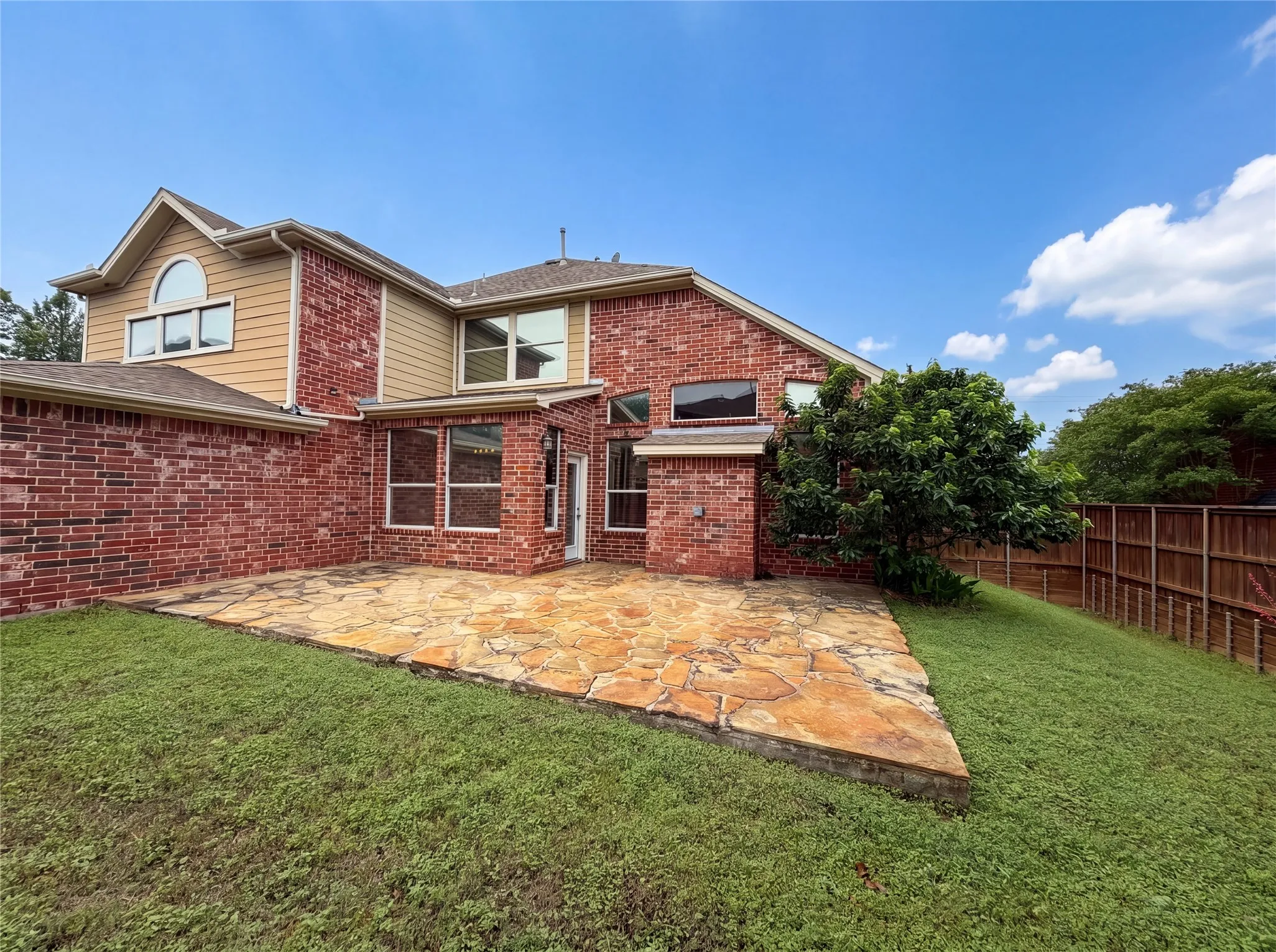 Single Family Residence For Sale in Dallas County , 2446 Chesterfield Road, Garland, Texas 75043, 3 Bedroom, 4 Bathroom, 3 Garage spaces, 3,803 Sqft, built in 2006, mls#21265322, Real Estate Agent in Garland, Homes For Sale in Dallas county, Homes For Sale in Garland, Realtor in Garland Texas, Real Estate Brokerage Independent Realty Texas, Luminita Cordes Realtor