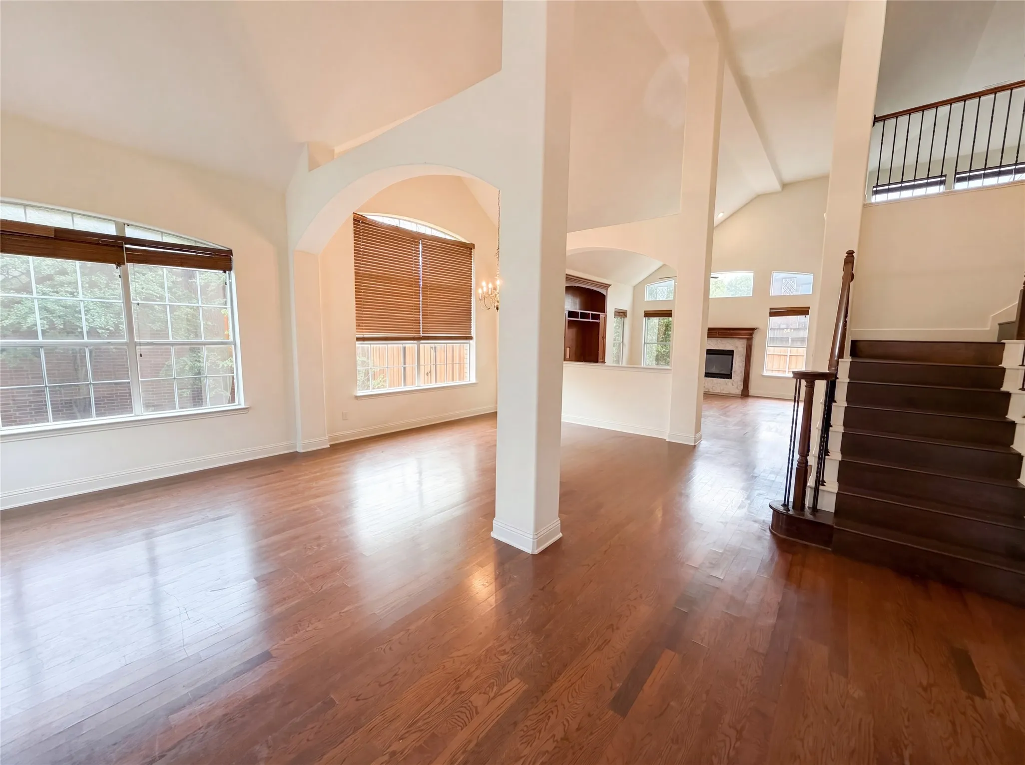 Single Family Residence For Sale in Dallas County , 2446 Chesterfield Road, Garland, Texas 75043, 3 Bedroom, 4 Bathroom, 3 Garage spaces, 3,803 Sqft, built in 2006, mls#21265322, Real Estate Agent in Garland, Homes For Sale in Dallas county, Homes For Sale in Garland, Realtor in Garland Texas, Real Estate Brokerage Independent Realty Texas, Luminita Cordes Realtor
