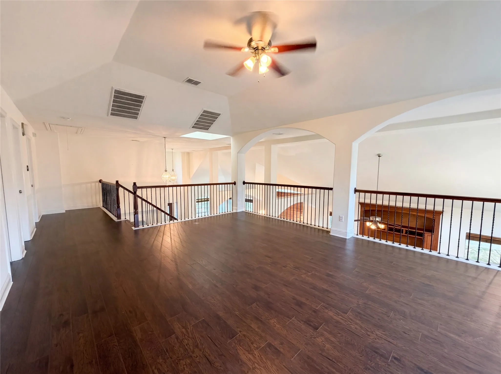 Single Family Residence For Sale in Dallas County , 2446 Chesterfield Road, Garland, Texas 75043, 3 Bedroom, 4 Bathroom, 3 Garage spaces, 3,803 Sqft, built in 2006, mls#21265322, Real Estate Agent in Garland, Homes For Sale in Dallas county, Homes For Sale in Garland, Realtor in Garland Texas, Real Estate Brokerage Independent Realty Texas, Luminita Cordes Realtor