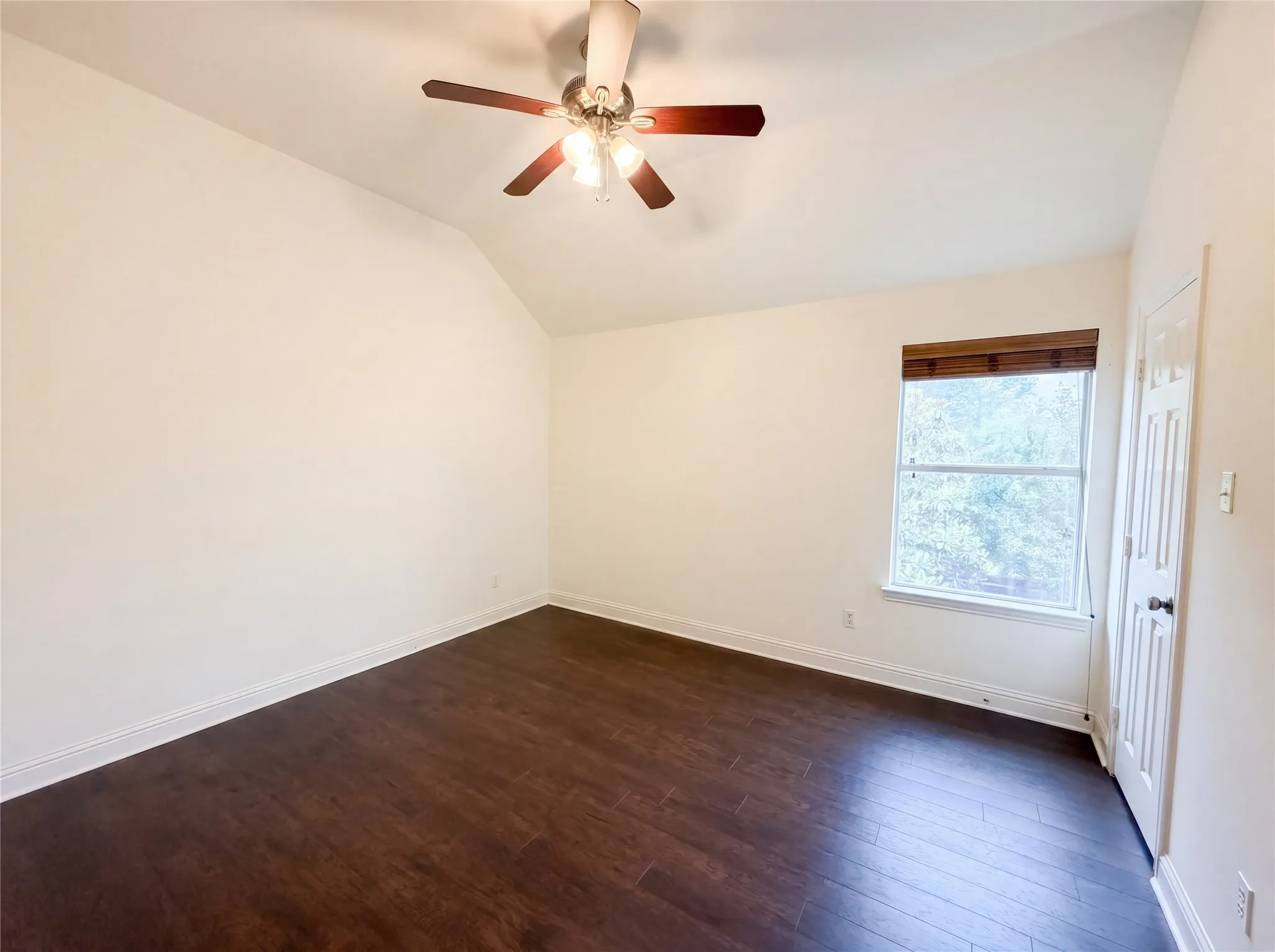 Single Family Residence For Sale in Dallas County , 2446 Chesterfield Road, Garland, Texas 75043, 3 Bedroom, 4 Bathroom, 3 Garage spaces, 3,803 Sqft, built in 2006, mls#21265322, Real Estate Agent in Garland, Homes For Sale in Dallas county, Homes For Sale in Garland, Realtor in Garland Texas, Real Estate Brokerage Independent Realty Texas, Luminita Cordes Realtor