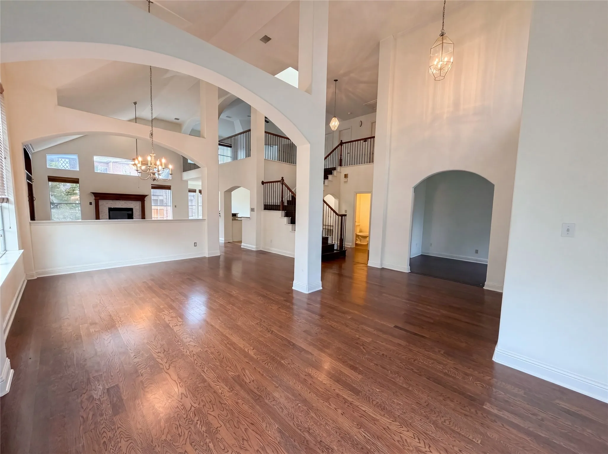 Single Family Residence For Sale in Dallas County , 2446 Chesterfield Road, Garland, Texas 75043, 3 Bedroom, 4 Bathroom, 3 Garage spaces, 3,803 Sqft, built in 2006, mls#21265322, Real Estate Agent in Garland, Homes For Sale in Dallas county, Homes For Sale in Garland, Realtor in Garland Texas, Real Estate Brokerage Independent Realty Texas, Luminita Cordes Realtor