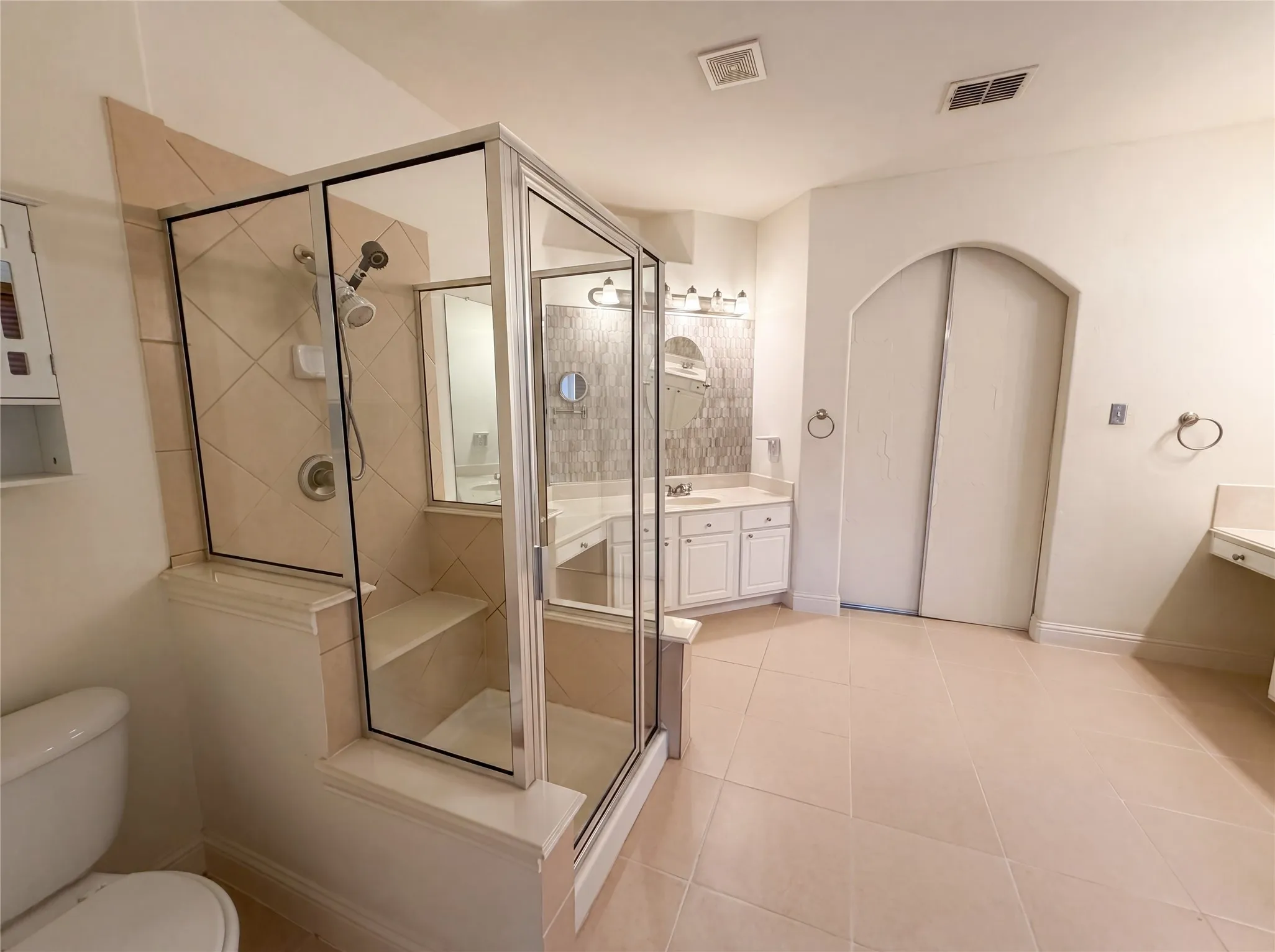 Single Family Residence For Sale in Dallas County , 2446 Chesterfield Road, Garland, Texas 75043, 3 Bedroom, 4 Bathroom, 3 Garage spaces, 3,803 Sqft, built in 2006, mls#21265322, Real Estate Agent in Garland, Homes For Sale in Dallas county, Homes For Sale in Garland, Realtor in Garland Texas, Real Estate Brokerage Independent Realty Texas, Luminita Cordes Realtor